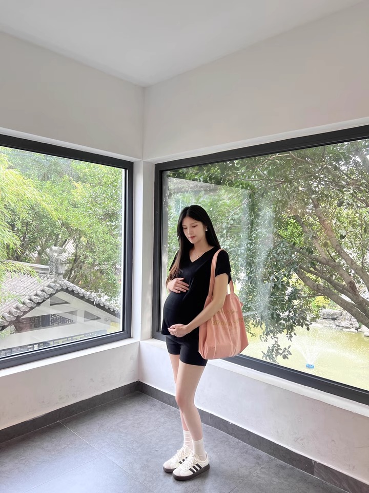 [🆕🇻🇳]  UnBee Việt Nam – Quần áo trẻ em  🧑‍🧒❤️️👶⭐️  Một chiếc quần – mặc được cả thai kỳ và sau sinh, mẹ đã có chưa?Bầu bí là cả một hành trình đầy thay đổi…
Từ tháng thứ 3 bắt đầu chật quần
Đến tháng t , shares-6✔️ , likes-445❤️️ , date-2025-06-02 20:15:49🇻🇳🇻🇳🇻🇳📰🆕