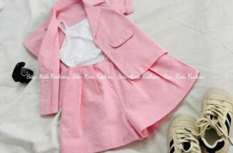 [🆕🇻🇳] Sửu-Kids Fashion 🧑‍🧒❤️️👶⭐️ Hãy tưởng tượng các cô con gái của các Mom thành các tổng tài siêu ngầu đi ạ
__________________
Set blazer Linen nhà Sửu sẵn hàng 3 màu Hồng, Trắng, Tím  , shares-5✔️ , likes-10❤️️ , date-2025-06-06 00:30:47🇻🇳🇻🇳🇻🇳📰🆕