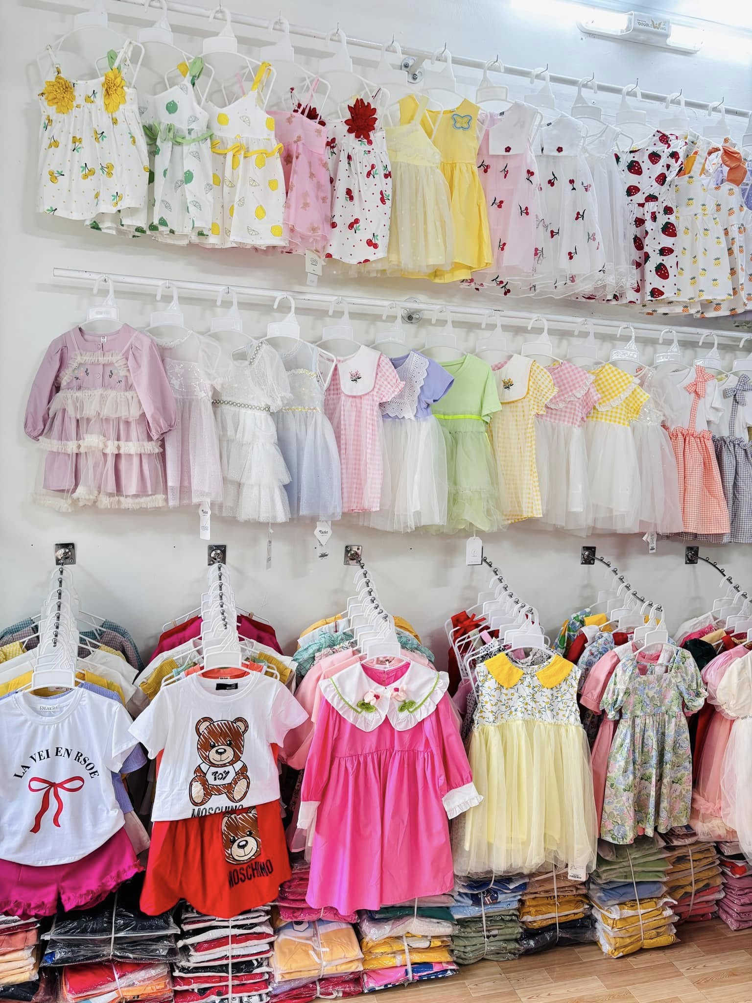 [🆕🇻🇳]  Virgo kids-Thời trang thiết kế độc quyền mẹ&bé 🧑‍🧒❤️️👶⭐️ Các mẹ ơi , bộ ngủ cực Kute cho các bé nhà Virgo Kids đã lên kệ sẵn sàng ship ngay rồi nha.
Chất liệu xô Muslin dày dặn và siêu mềm mại , thấm hút mồ hôi , shares-0✔️ , likes-6❤️️ , date-2024-12-06 05:49:21🇻🇳🇻🇳🇻🇳📰🆕