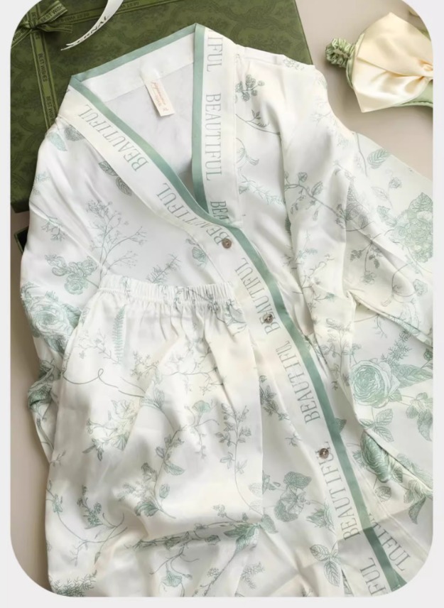 [🆕🇻🇳] Pijamas Hân 👕 Top1Fashion 👗  𝐁𝐨̣̂ 𝐥𝐮̣𝐚 𝐭𝐚𝐲  𝐜𝐚𝐨 𝐜𝐚̂́𝐩
– Set đồ mặc nhà phong cách xứ Trung Hoa điệu đà nữ tính nhưng vẫn giữ được tính chất thoải mái khi mặc
– Chất liệu lụa mịn Quảng  , shares-0✔️ , likes-1❤️️ , date-2025-06-09 06:01:56🇻🇳🇻🇳🇻🇳📰🆕