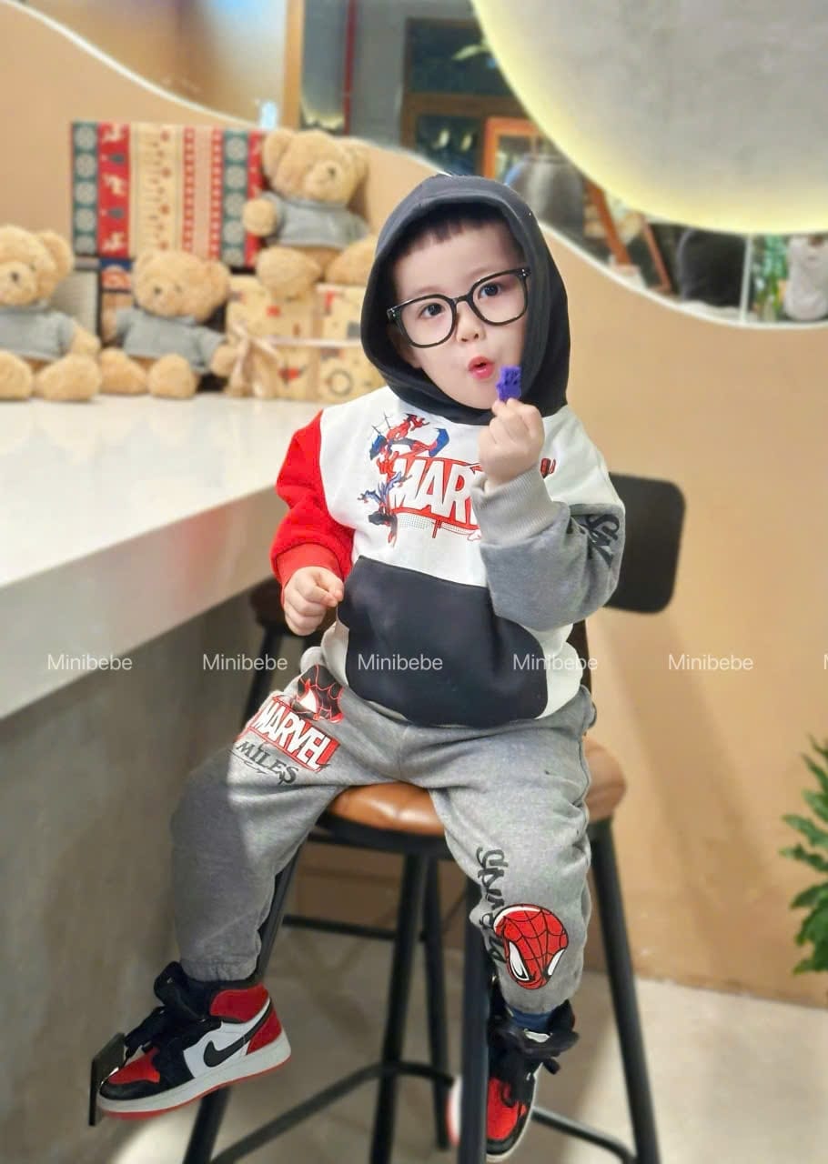 [🆕🇻🇳]  MẸ MIU KISD SỈ LẺ QUẦN ÁO TRẺ EM 🧑‍🧒❤️️👶⭐️ Set váy Nhung dày  kèm bờm  cute hột me
Bên ngoài chiếc váy nhung dày cổ phối ren , chân váy voan hoa thêu nổi điệu đà.
Size : 1-5/7-15kg
, shares-0✔️ , likes-2❤️️ , date-2024-11-07 03:29:43🇻🇳🇻🇳🇻🇳📰🆕