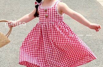 [🆕🇻🇳] Quốc Bảo Quần Áo Trẻ Em Cao Cấp – ✅Chuyên Hàng trẻ em cao cấp big Size ,hàng QCCC ,hàng chính hãng 🧑‍🧒❤️️👶⭐️ Hello Summer!
Xinh lung linh với em đầm kẻ caro đính quả dâu siêu cute này ạ!
Chiếc đầm hè bé nào cũng thích mặc luôn. Quá xinh mà lại còn siêu mát
Dáng xò , shares-0✔️ , likes-4❤️️ , date-2025-10-13 22:51:40🇻🇳🇻🇳🇻🇳📰🆕