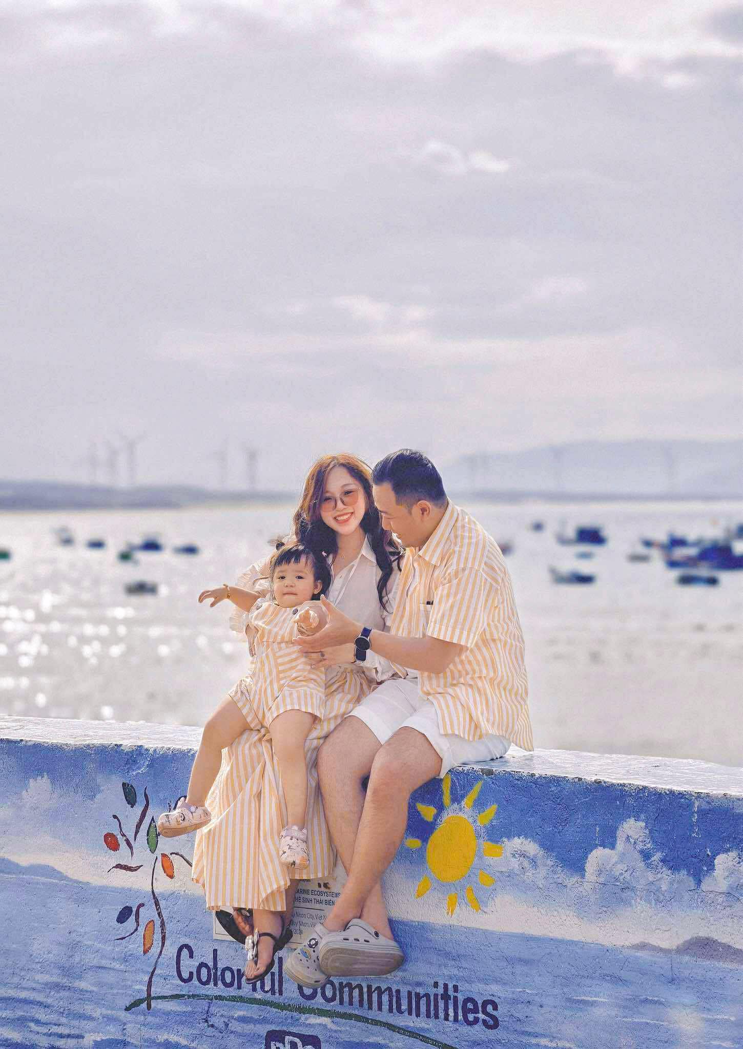 [🆕🇻🇳]  Thế Giới Bé – Chuyên Phân Phối Sỉ & Lẻ Thời Trang Trẻ Em 🧑‍🧒❤️️👶⭐️  Áo sweater trắng ngà nổi bật với hình in dễ thương cùng dòng chữ “Handsome”. Thiết kế cổ tròn và form dáng rộng rãi mang lại sự thoải mái cho những ngày c , shares-0✔️ , likes-2❤️️ , date-2025-07-16 18:00:56🇻🇳🇻🇳🇻🇳📰🆕