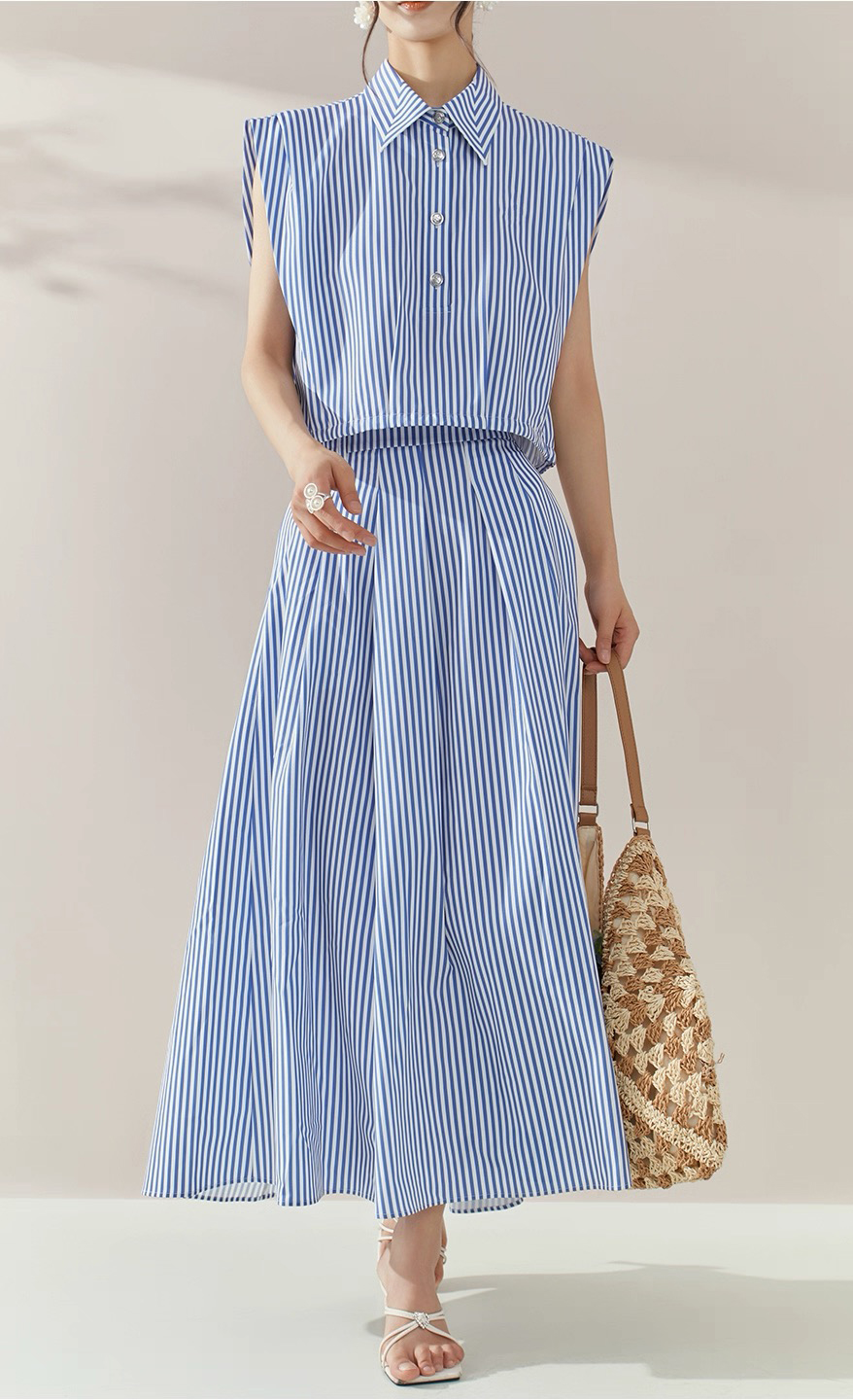 [🆕🇻🇳] MLEE Clothes – Thiết kế & Thời trang 👕 Top1Fashion 👗  𝐉𝐄𝐉𝐄𝐁𝐄𝐋 𝐒𝐄𝐓
Dịu dàng mà vẫn cá tính – set áo sơ mi không tay phối chân váy dài kẻ sọc xanh trắng là lựa chọn hoàn hảo cho những quý cô yêu sự thanh thoát,  , shares-0✔️ , likes-5❤️️ , date-2025-07-21 20:55:55🇻🇳🇻🇳🇻🇳📰🆕