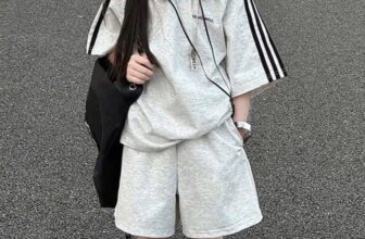 [???]  Thỏ Ngọc Store  ?‍?❤️️?⭐️ • Set hè thể thao cực đẹp cho bé – Form chuẩn sịn – Bé mặc là yêu •
Thiết kế cổ tròn + quần đùi nặng động,kết hợp viền kẻ sang sịn, năng động cá tí , shares-0✔️ , likes-0❤️️ , date-2025-07-23 16:32:37????????