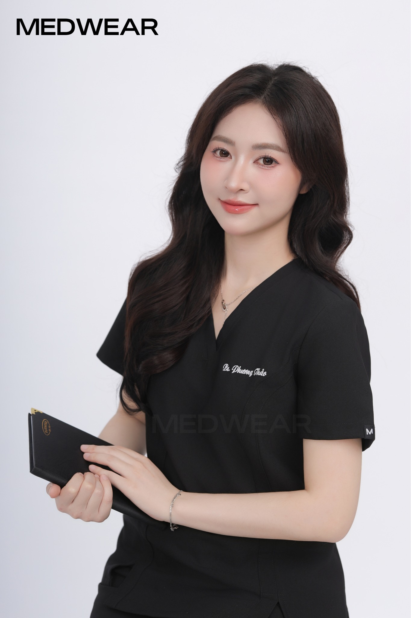 [🆕🇻🇳] 𝐇.𝐈.𝐔 👕 Top1Fashion 👗  𝑨𝑫𝑶𝑹𝑬 -𝑨 𝒘𝒐𝒎𝒂𝒏 𝒊𝒔 𝒕𝒉𝒆 𝒆𝒑𝒊𝒕𝒐𝒎𝒆 𝒐𝒇 𝒃𝒆𝒂𝒖𝒕𝒚, 𝒊𝒏𝒕𝒆𝒍𝒍𝒊𝒈𝒆𝒏𝒄𝒆, 𝒂𝒏𝒅 𝒈𝒓𝒂𝒄𝒆
Hình ảnh những tiểu thư Paris thanh lịch, quyến rũ, thu hút ngay từ ánh nhìn đầu tiên luô , shares-160✔️ , likes-13K❤️️ , date-2025-07-25 00:05:01🇻🇳🇻🇳🇻🇳📰🆕