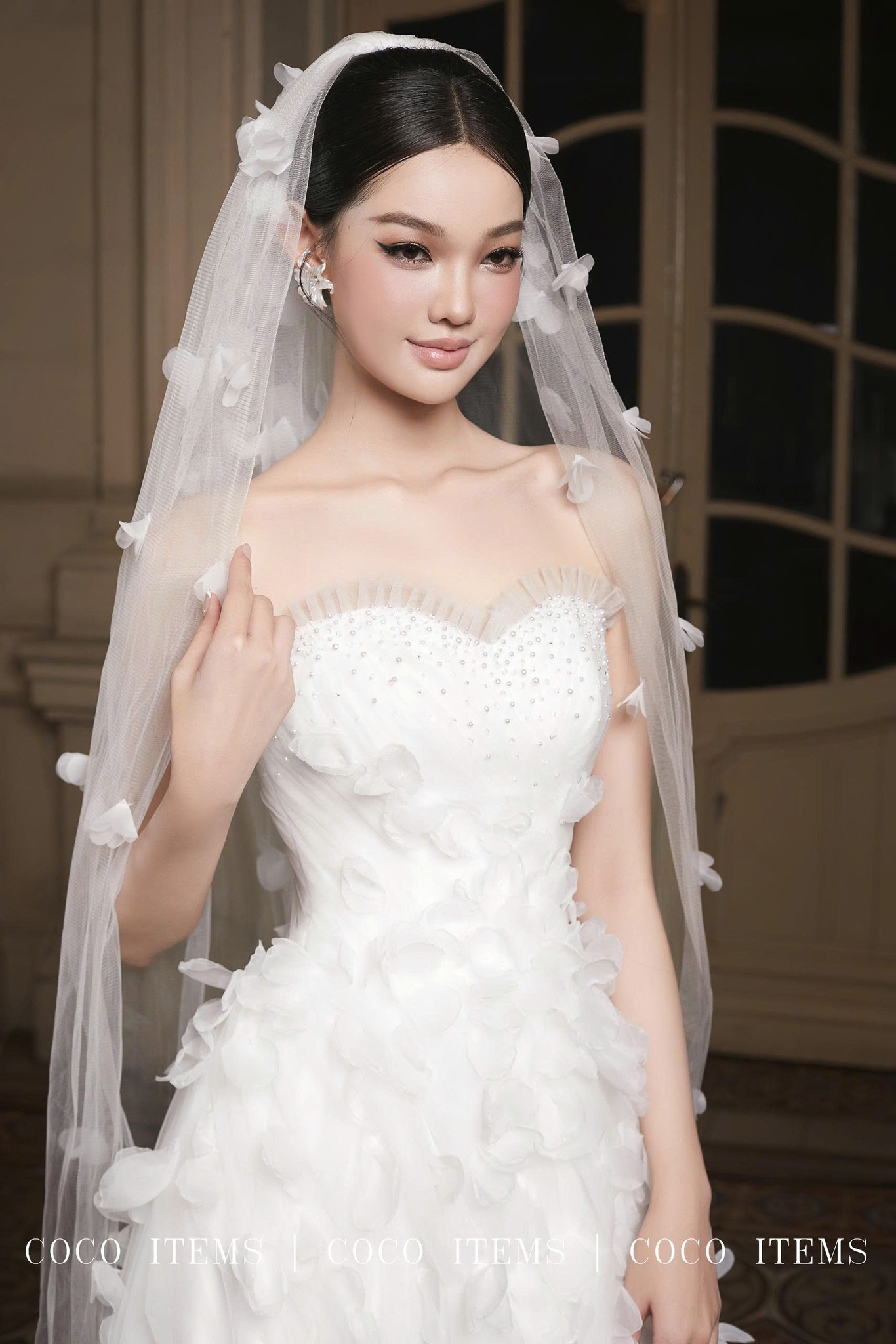 [🆕🇻🇳] COCO HOUSE 👕 Top1Fashion 👗   THE BRIDAL CHAPTER I | BY COCO DRESS
Mẫu váy cưới này nổi bật với thiết kế cúp ngực hình trái tim, đính pha lê lấp lánh viền ngực mang đến vẻ đẹp ngọt ngà , shares-0✔️ , likes-8❤️️ , date-2025-07-25 18:24:35🇻🇳🇻🇳🇻🇳📰🆕