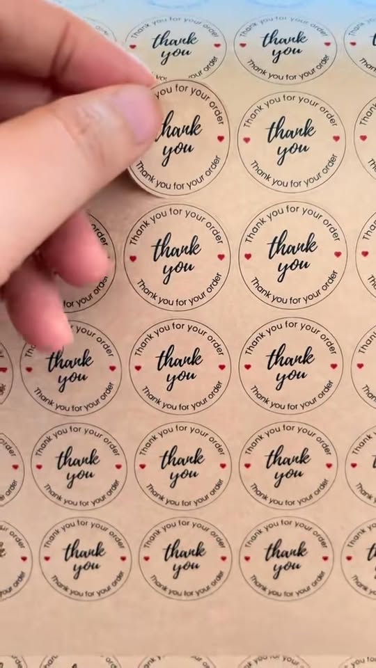 [🆕🇻🇳] In Decal Giá rẻ BMT – Thiết kế in ấn các loại decal, decal trong, decal sữa 🎨 Top1Designs ✨   **TEM DÁN CẢM ƠN – GIẤY KRAFT VINTAGE** 
 *Chạm vào cảm xúc khách hàng từ chi tiết nhỏ nhất* 

Bạn đang bán hàng online? Bạn muốn để lại ấn tượng tinh tế  , shares-0✔️ , likes-2❤️️ , date-2025-08-01 00:40:04🇻🇳🇻🇳🇻🇳📰🆕