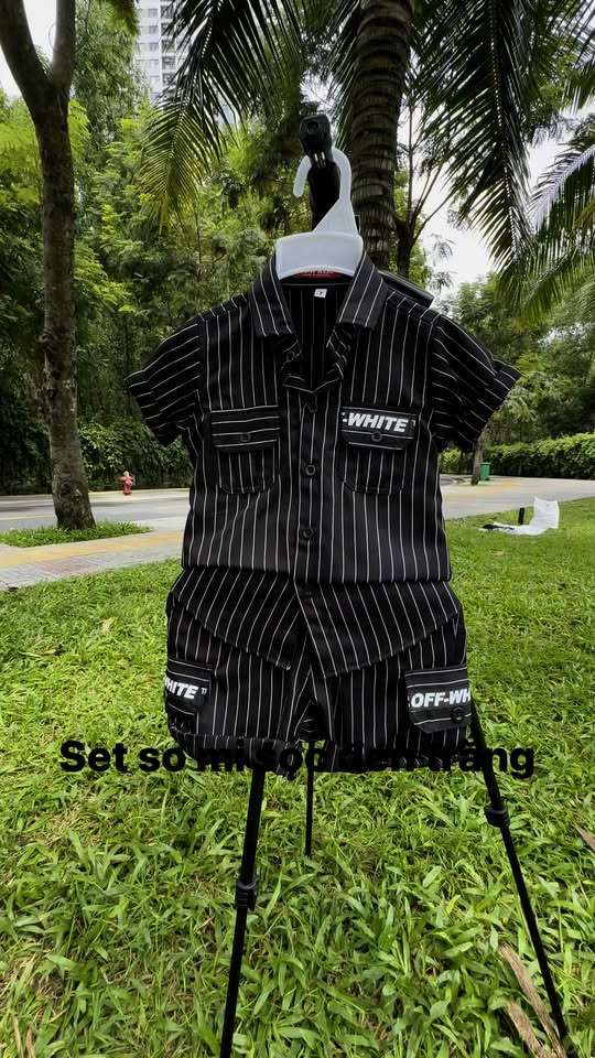 [🆕🇻🇳] Shop Mẹ Mít 🧑‍🧒❤️️👶⭐️ Sơ mi đen không bao giờ lỗi mode, nhà em có đủ sz từ 12-52kg ạ #Mymyshop #Mít #somibetrai #dobochobe , shares-0✔️ , likes-2❤️️ , date-2025-08-01 13:28:33🇻🇳🇻🇳🇻🇳📰🆕