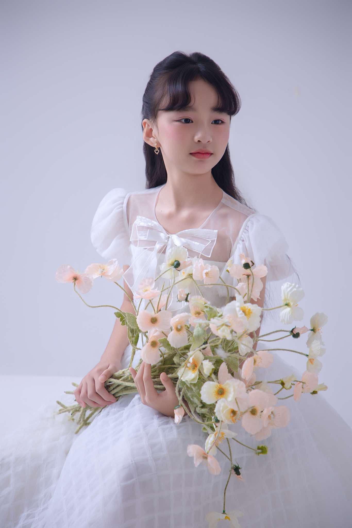 [🆕🇻🇳] JOLI DOLL – Thương hiệu thời trang thiết kế và đính kết cao cấp dành cho bé yêu 👕 Top1Fashion 👗  𝑊𝑟𝑎𝑝𝑝𝑒𝑑 𝑖𝑛 𝑤ℎ𝑖𝑡𝑒 𝑎𝑛𝑑 𝑤ℎ𝑖𝑠𝑝𝑒𝑟𝑠 𝑜𝑓 𝑏𝑙𝑜𝑜𝑚, 𝑠ℎ𝑒 𝑠𝑡𝑎𝑛𝑑𝑠 𝑤ℎ𝑒𝑟𝑒 𝑑𝑟𝑒𝑎𝑚𝑠 𝑏𝑒𝑔𝑖𝑛#thankyouforyourfeedback
#JoliDollwithlove
, shares-0✔️ , likes-3❤️️ , date-2025-08-02 16:59:50🇻🇳🇻🇳🇻🇳📰🆕