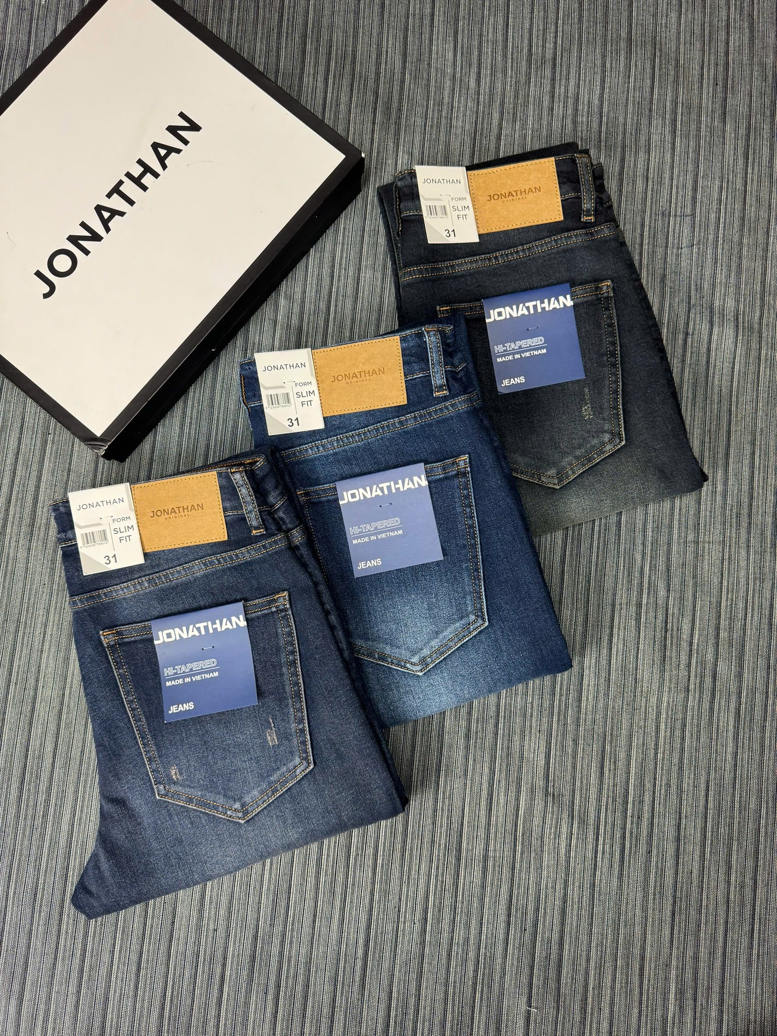 [🆕🇻🇳] Jonathan Hà Nội – hãng thời trang nam cao cấp Việt Nam 👕 Top1Fashion 👗   HÀNG HOT ĐÃ VỀ LẠI – SIZE 28 → 36
Anh em khỏi tiếc vì lỡ đợt trước nữa nhé!
3 mẫu quần dài & 3 mẫu quần short đã bù đủ size – mặc là ưng ngay:Form chu , shares-2✔️ , likes-265❤️️ , date-2025-08-09 01:37:48🇻🇳🇻🇳🇻🇳📰🆕