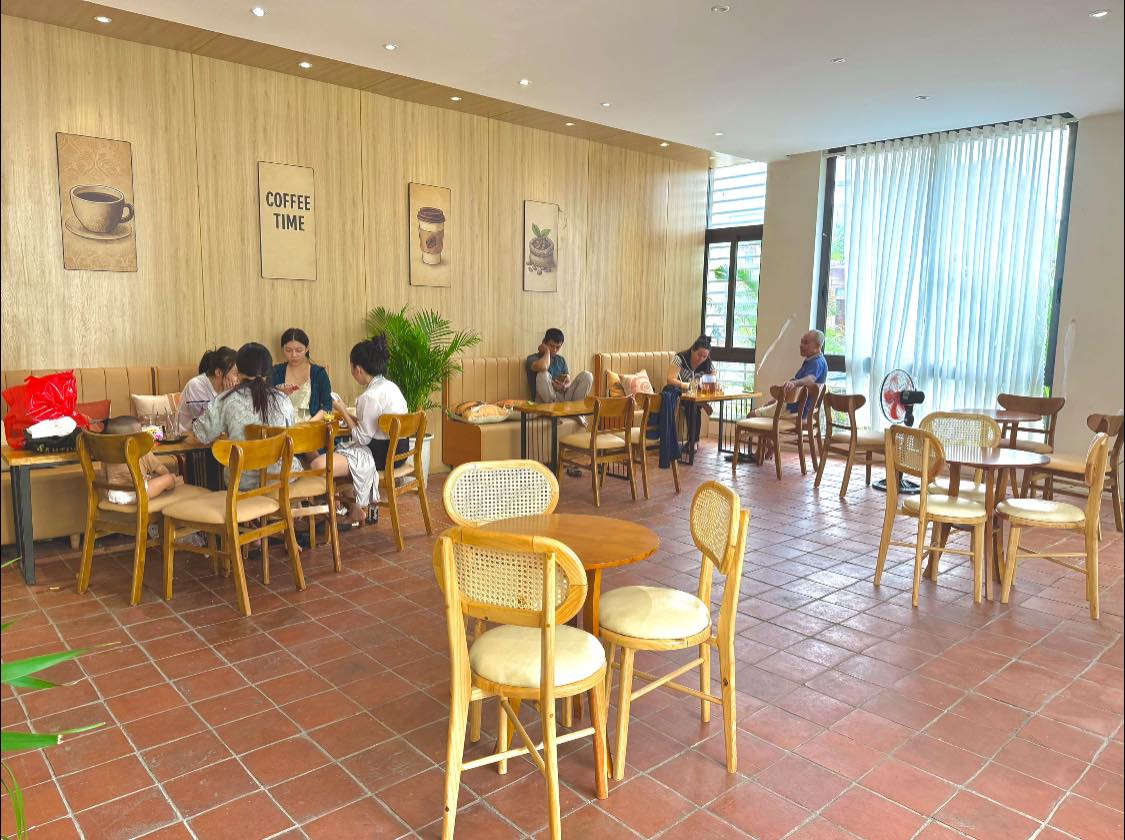 [☕️🇻🇳] White Coffee Vinh – Cafe phong cách Hàn Quốc 🥤 Top1Coffee ☕️ Thứ Ba ở White Coffee 2 tầng thật dễ chịu,tầng dưới thơm mùi cà phê,tầng trên yên tĩnh điều hoà mát.Người ghé quán có thể vừa tậ , shares-0✔️ , likes-2❤️️ , date-2025-08-13 17:25:19🇻🇳🇻🇳🇻🇳📰🆕
