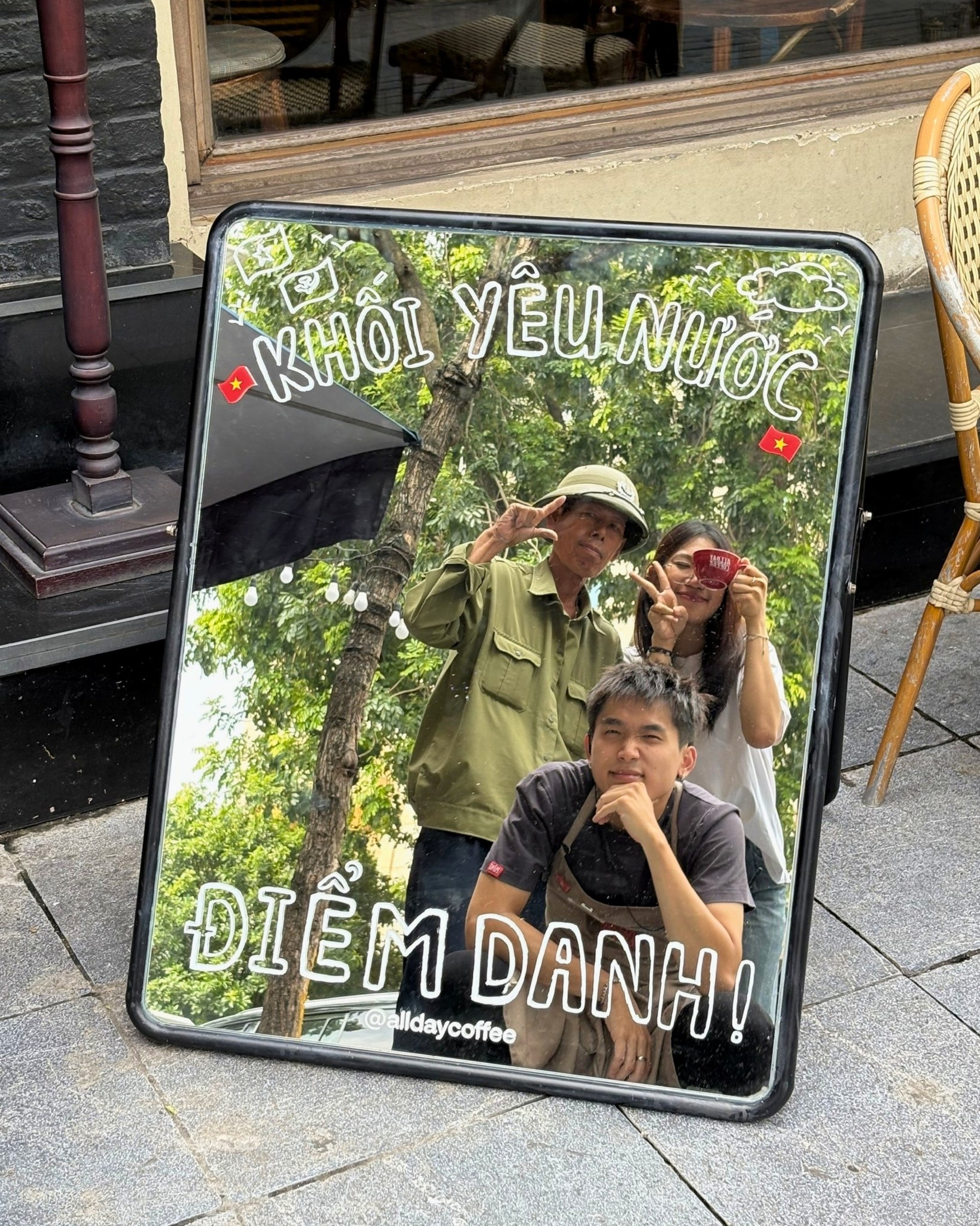 [☕️🇻🇳] All Day Coffee 🥤 Top1Coffee ☕️ Hà Nội những ngày này rực rỡ trong sắc cờ, những bước chân rộn ràng xuống phố. Một dịp để mỗi chúng ta cùng lắng lại, cảm nhận n , shares-0✔️ , likes-14❤️️ , date-2025-09-02 17:30:05🇻🇳🇻🇳🇻🇳📰🆕