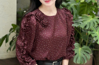 [🆕🇻🇳] Yame – Thời trang công sở 👕 Top1Fashion 👗   MỀM NHƯ LỤA, SANG NHƯ HOAÁo chất liệu lụa trượt hàn cao cấp, mềm mướt, thướt tha trên từng cử động
Thiết kế tay bồng phối bèo nổi tinh tế, tôn lên né , shares-0✔️ , likes-3❤️️ , date-2025-08-25 17:45:03🇻🇳🇻🇳🇻🇳📰🆕