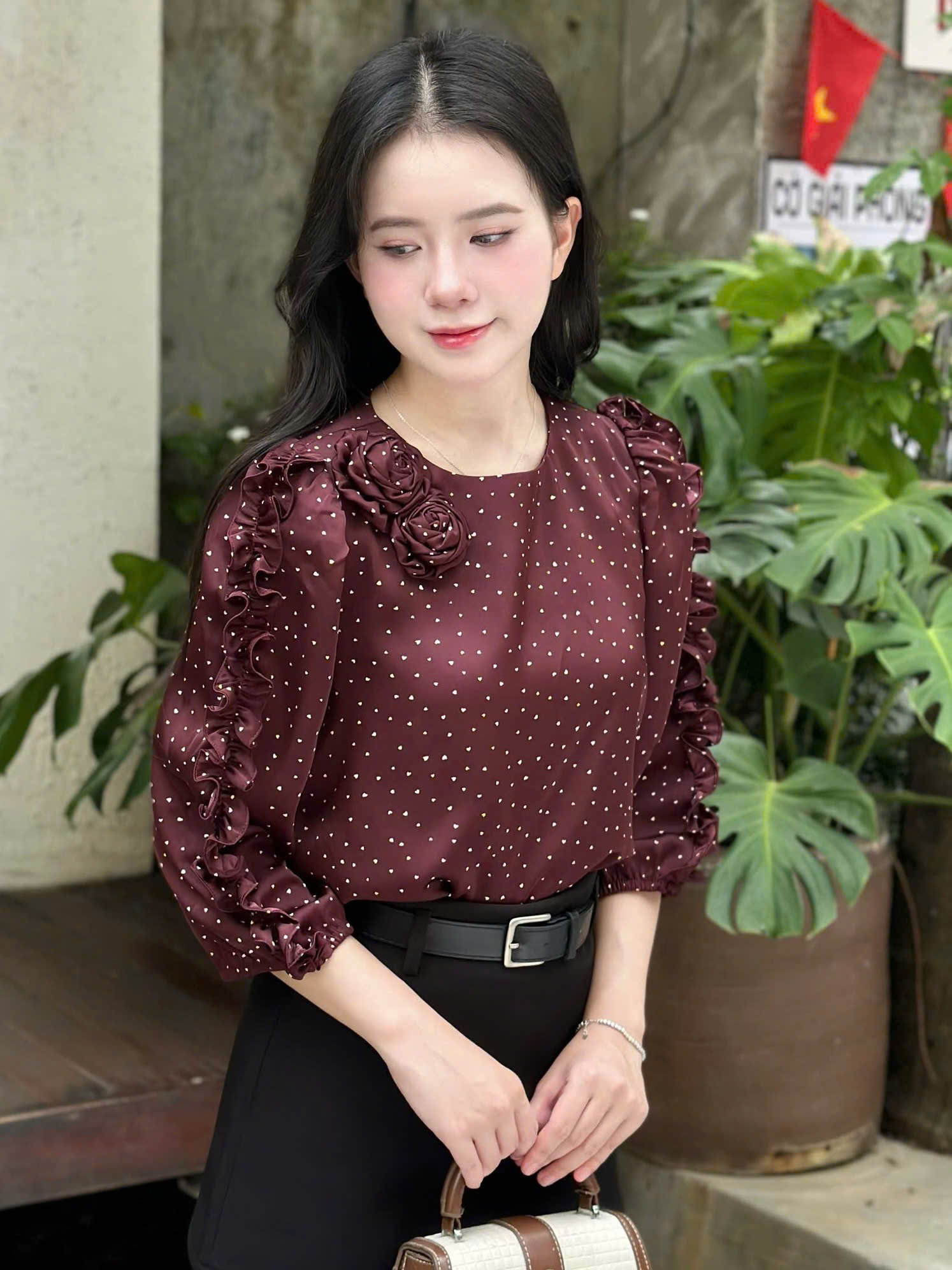 [🆕🇻🇳] Yame – Thời trang công sở 👕 Top1Fashion 👗   MỀM NHƯ LỤA, SANG NHƯ HOAÁo chất liệu lụa trượt hàn cao cấp, mềm mướt, thướt tha trên từng cử động
Thiết kế tay bồng phối bèo nổi tinh tế, tôn lên né , shares-0✔️ , likes-3❤️️ , date-2025-08-25 17:45:03🇻🇳🇻🇳🇻🇳📰🆕