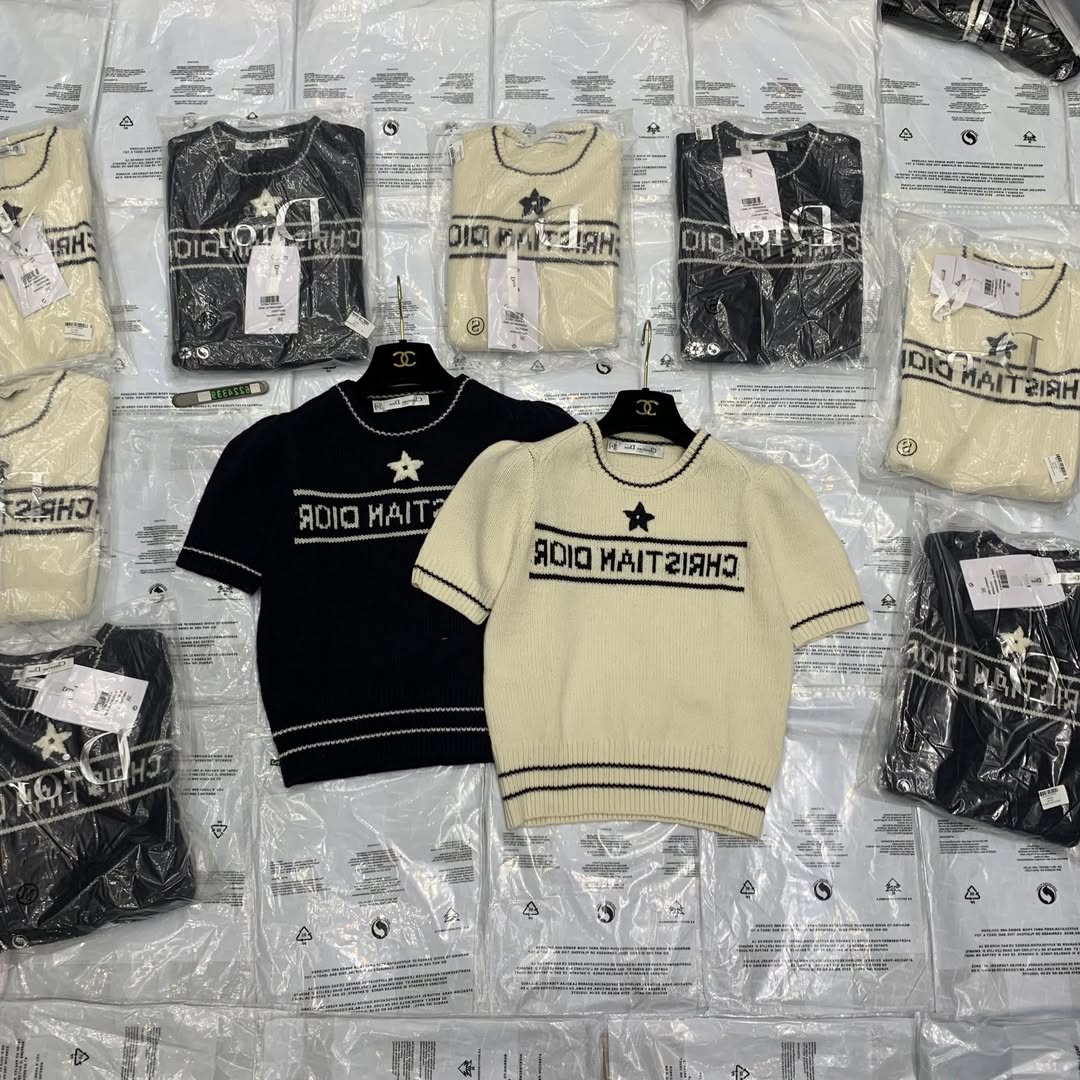 [🆕🇻🇳] Dung Hoang Closet’s 👕 Top1Fashion 👗  Hàng mới về –  có sẵn ạ
__________________________________Chị đẹp vào group khách VIP nhiều mẫu   ĐẸP nhé ạ
, shares-0✔️ , likes-0❤️️ , date-2025-08-27 21:24:03🇻🇳🇻🇳🇻🇳📰🆕