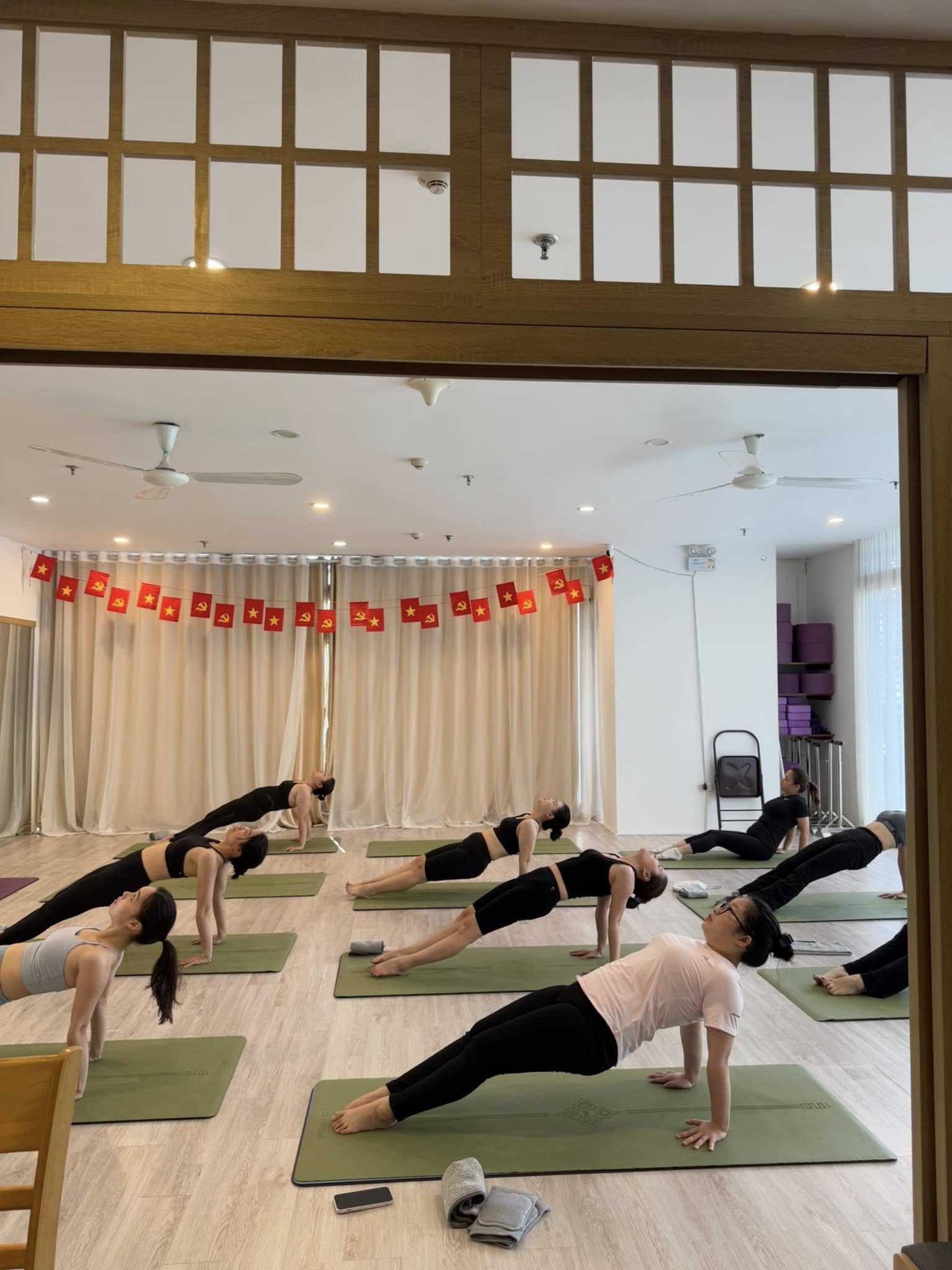 [🆕🇻🇳] Yoga Thực Dưỡng – Phòng tập yoga  [🆕Top1Vietnam🇻🇳] 🧘 Top1Yoga 🤸🏻‍♀️ Không khí tập luyện lại sau nghỉ Lễ đầy tích cực 

Một giờ yoga không chỉ là tập luyện, đó là hành trình trở về với chính mình. Khi bạn trải thảm, mọi ồn à , shares-1✔️ , likes-0❤️️ , date-2025-09-04 16:42:08🇻🇳🇻🇳🇻🇳📰🆕