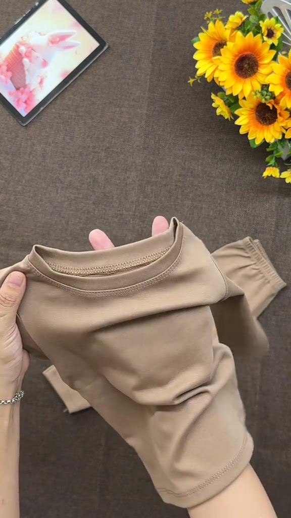 [🆕🇻🇳] Dáng Xinh Shop – VNXK – Chuyên bán quần áo hàng VNXK (có sỉ giá tốt) 👕 Top1Fashion 👗  LONDON.TIME
350k
Size 6,8p,10p
Size 6 dài 109cm
Size 8p dài 105cm
Dài 110cm
Đầm lót thân trên, chất thun cát co giãn. Thiết kế xòe nhẹ thanh lịch, cổ trang , shares-0✔️ , likes-2❤️️ , date-2025-07-28 23:55:20🇻🇳🇻🇳🇻🇳📰🆕