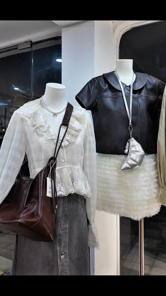 [🆕🇻🇳] Kim Linh Store – Quần áo – Thương hiệu [🆕Top1Vietnam🇻🇳] 👕 Top1Fashion 👗  Năng động nhưng vẫn quyến rũ với áo lệch vai số mix quần – càng mặc càng mêV90SV90MTRẮNG
V91SV91MĐỎ
V92SV92MĐENÁo td lệch vai viền số 93
Thông số Kg  , shares-1✔️ , likes-56❤️️ , date-2025-09-02 00:31:32🇻🇳🇻🇳🇻🇳📰🆕