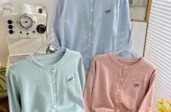 [🆕🇻🇳]  Thời trang trẻ em cao cấp- shop Yu Yu 🧑‍🧒❤️️👶⭐️ Khoác cardigen Free size cho mẹ và bé đều mặc được nhé
Còn 2 màu xanh dương và xám
250k SALE chỉ còn 150k/ áo
, shares-3✔️ , likes-3❤️️ , date-2025-09-08 18:40:37🇻🇳🇻🇳🇻🇳📰🆕