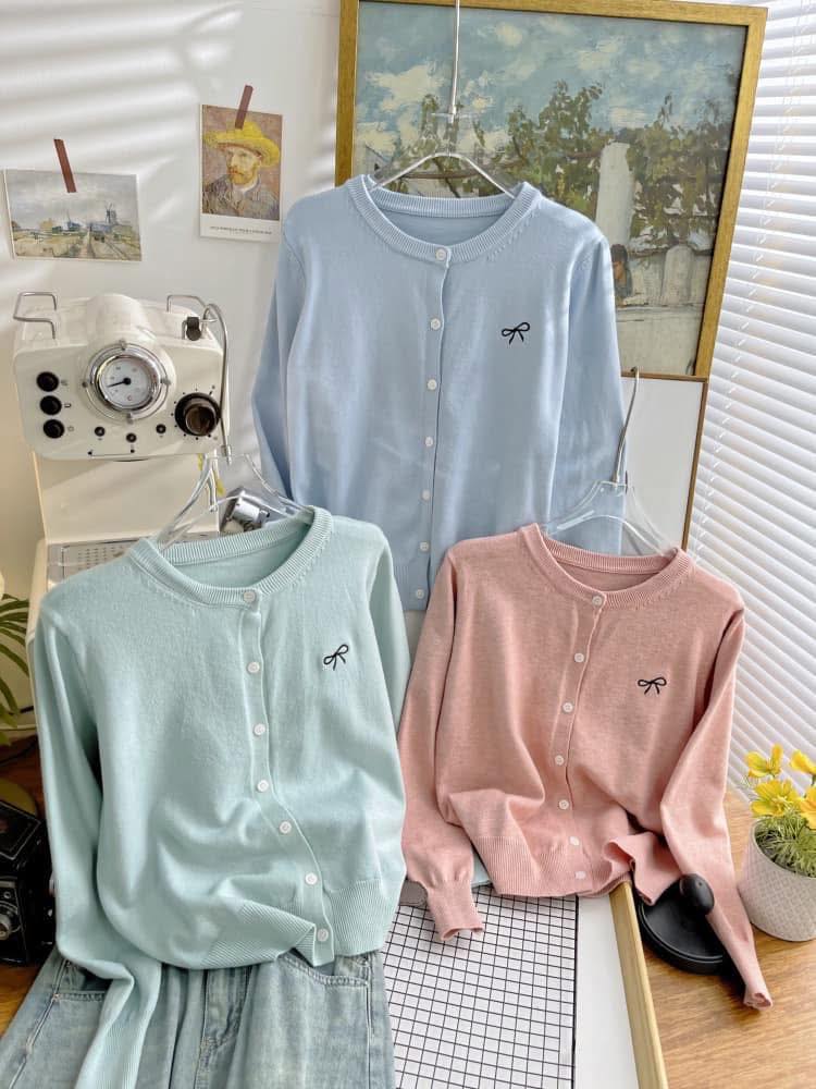 [🆕🇻🇳]  Thời trang trẻ em cao cấp- shop Yu Yu 🧑‍🧒❤️️👶⭐️ Khoác cardigen Free size cho mẹ và bé đều mặc được nhé
Còn 2 màu xanh dương và xám
250k SALE chỉ còn 150k/ áo
, shares-3✔️ , likes-3❤️️ , date-2025-09-08 18:40:37🇻🇳🇻🇳🇻🇳📰🆕