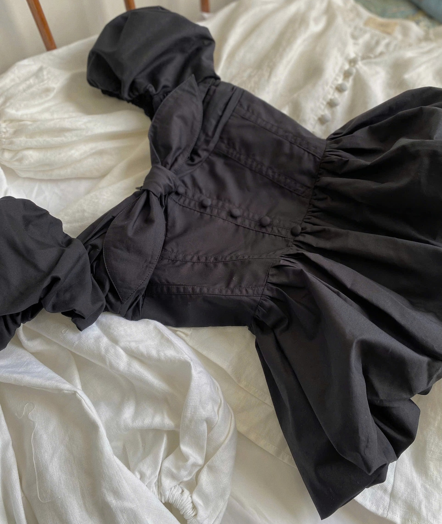 [🆕🇻🇳] Lecia – Inspired By Woman. Made To Last 👕 Top1Fashion 👗  SOFT ELEGANCE THROUGH UNIQUE SILHOUETTESKnotted Scarf Blouse ấn tượng với điểm nhấn ở phần cổ được tạo hình tinh tế, kết hợp cùng tay áo phồng mềm mại, m , shares-0✔️ , likes-11❤️️ , date-2025-09-09 03:31:58🇻🇳🇻🇳🇻🇳📰🆕