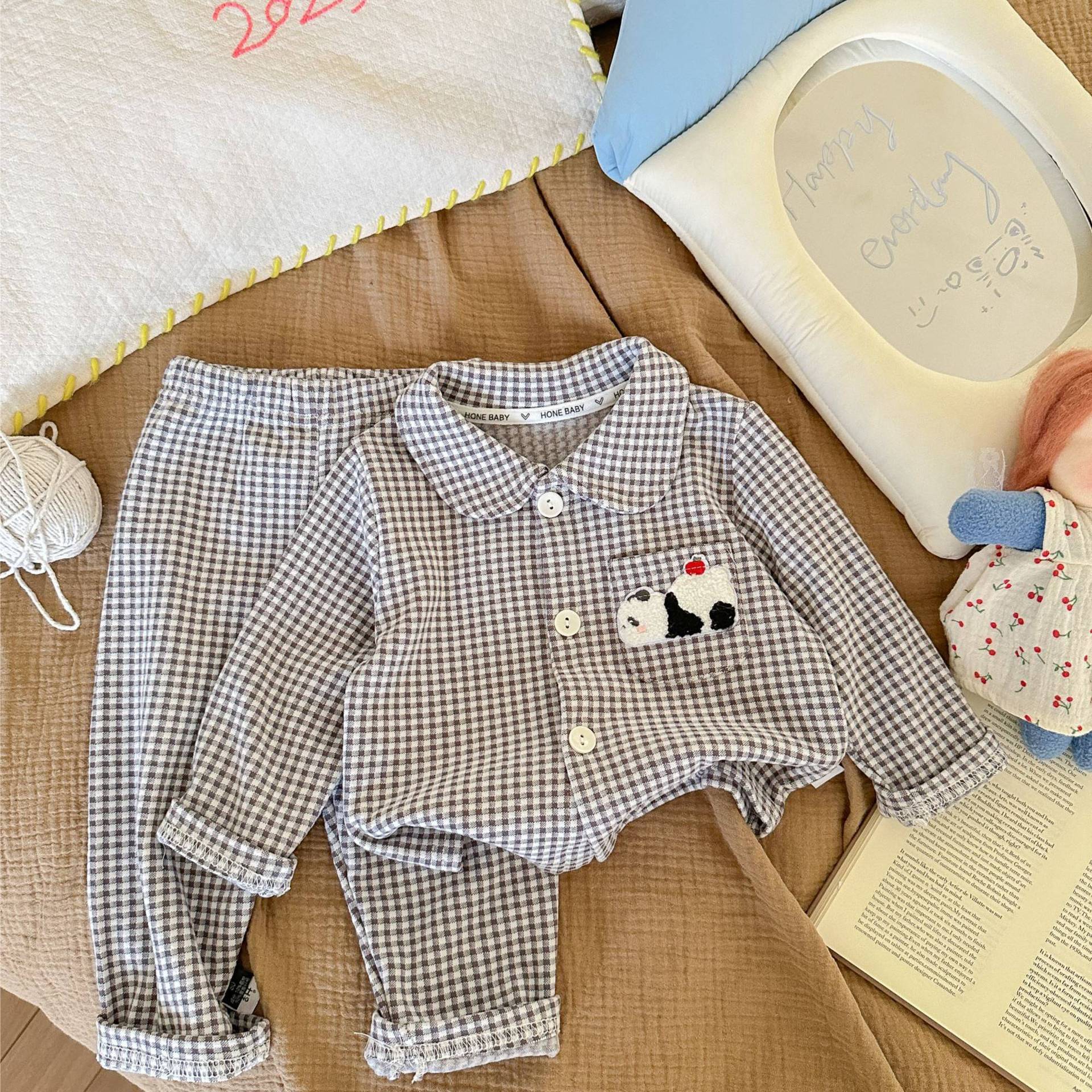 [🆕🇻🇳] Chu Chu – Thời trang trẻ em –  Chuyên đồ Baby – Kids Style Hàn Quốc 🧑‍🧒❤️️👶⭐️  Bộ thu đông cho bé yêu
Chất nỉ bông mềm mại, ấm áp
Họa tiết caro xinh xắn, dễ thương
Thích hợp mặc nhà hay đi ngủ, bé luôn thoải mái cả ngàyMẹ sắm  , shares-7✔️ , likes-82❤️️ , date-2025-09-08 21:24:39🇻🇳🇻🇳🇻🇳📰🆕