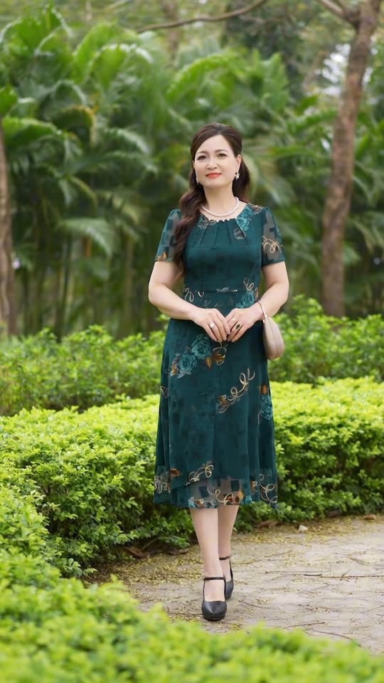 [🆕🇻🇳] Lybee Queen thời trang trung niên số 1 việt nam 👕 Top1Fashion 👗  Cảnh báo khi mua mã đầm voan tơ này. Mã sp: LV967#quatangme #thoitrangtrungniencaocap #damtrungnien #lybee , shares-0✔️ , likes-1❤️️ , date-2025-09-12 16:30:28🇻🇳🇻🇳🇻🇳📰🆕