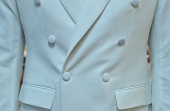 [🆕🇻🇳] REJO Bespoke Suits – May đo vị thế, định hình phong cách sống [🆕Top1Vietnam🇻🇳] 👕 Top1Fashion 👗  MAY ĐO SUIT CƯỚI, CÔNG SỞ, THỜI TRANG.
Suit cưới trắng dáng double-breasted, thiết kế 6 nút tối giản nhưng đầy quyền lực. Kết hợp sơ mi đen tạo điểm nhấn  , shares-0✔️ , likes-1❤️️ , date-2025-09-16 18:43:41🇻🇳🇻🇳🇻🇳📰🆕