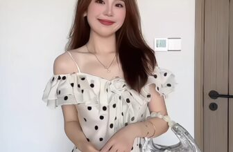 [🆕🇻🇳] PanhPeo Desgin – Thời trang thiết kế – Sản xuất tại Việt Nam 👕 Top1Fashion 👗  \ud83e\udd0d V\u00e1y Maxi Ch\u1ea5m Bi \u2013 D\u1ecbu d\u00e0ng & cu\u1ed1n h\u00fat \u2728\n\n\ud83d\udc57 Thi\u1ebft k\u1ebf tr\u1ec5 vai nh\u00fan b\u , shares-17✔️ , likes-305❤️️ , date-2025-09-20 08:40:14🇻🇳🇻🇳🇻🇳📰🆕