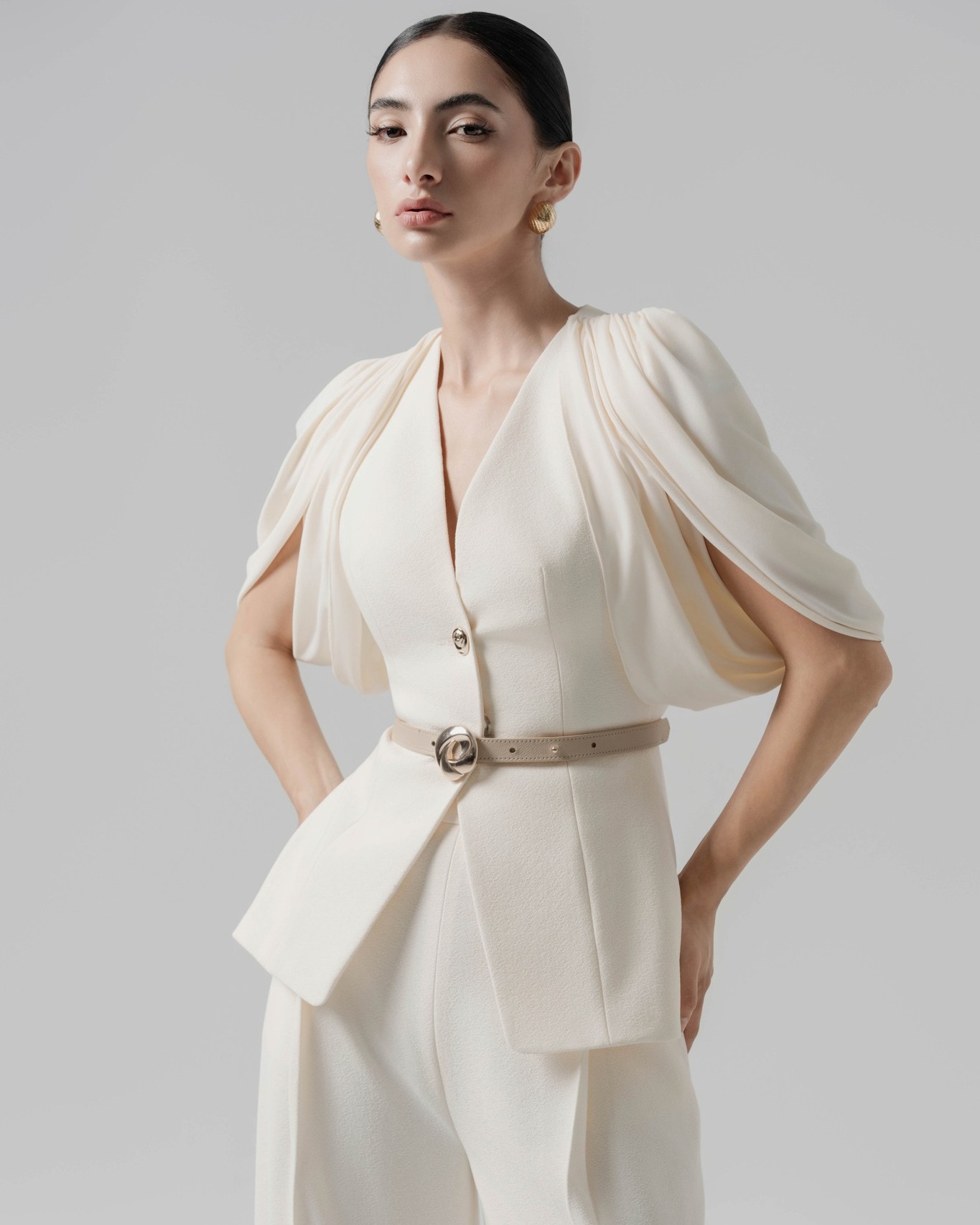 [🆕🇻🇳] L’allée Design by HuyenPham 👕 Top1Fashion 👗  Set phối 𝐈𝐯𝐨𝐫𝐲 𝐃𝐫𝐚𝐩𝐞𝐝 𝐁𝐥𝐚𝐳𝐞𝐫 cùng quần suông, tổng thể không chỉ tôn chiều cao mà còn gợi lên hình ảnh người phụ nữ thanh thoát, quyền lực nhưng vẫn giữ đư , shares-2✔️ , likes-16❤️️ , date-2025-09-24 03:00:18🇻🇳🇻🇳🇻🇳📰🆕