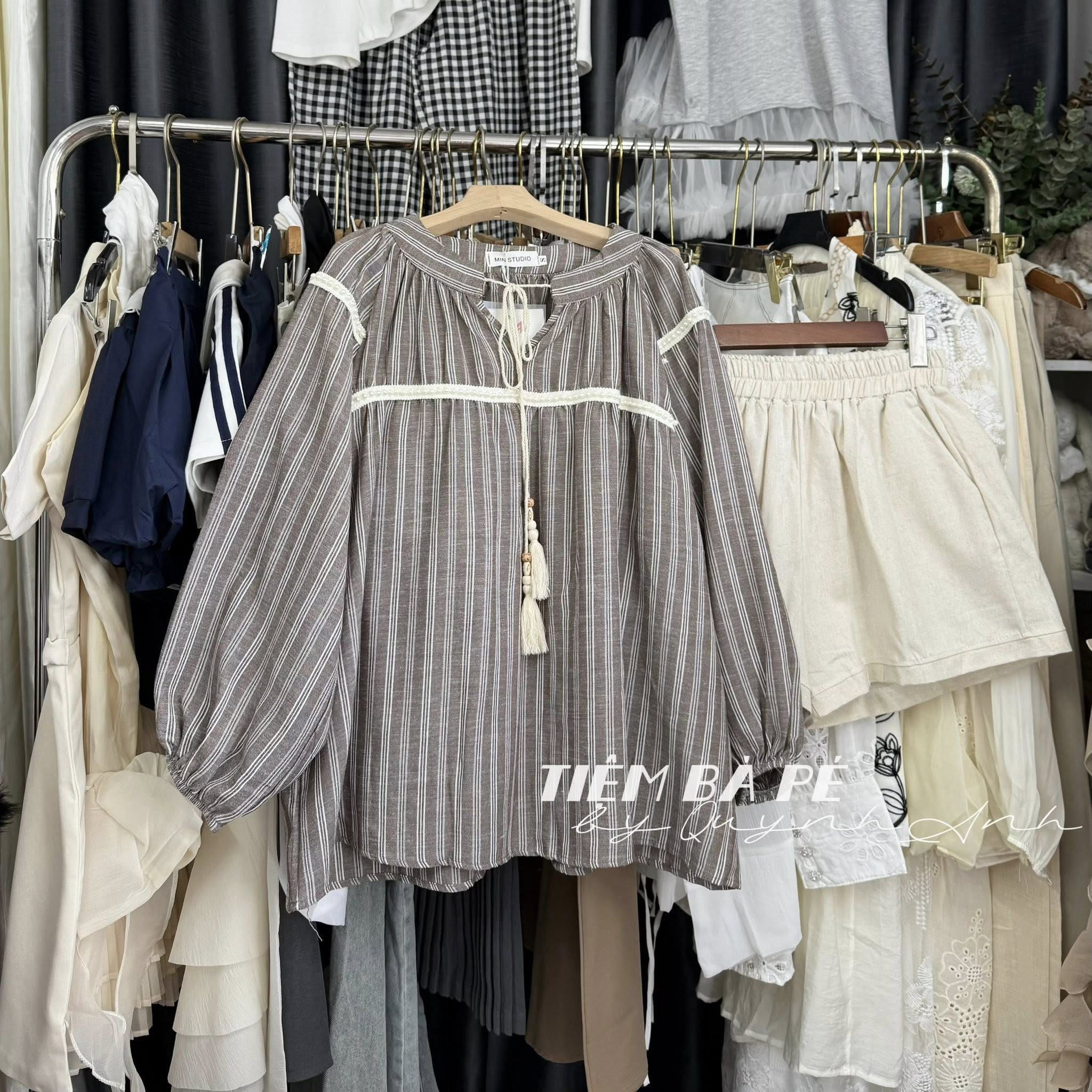 [🆕🇻🇳] TIỆM BÀ PÉ by Quynh Anh 👕 Top1Fashion 👗  Em up trước 1 ít trong 400 set nha mấy chị ơi. Hàng về 1 lúc đã đời luônn. Còn nhiều set xinh lắm ạ  HÓNG TỐI NAY 20giờ nha
, shares-1✔️ , likes-2❤️️ , date-2025-09-24 16:33:44🇻🇳🇻🇳🇻🇳📰🆕