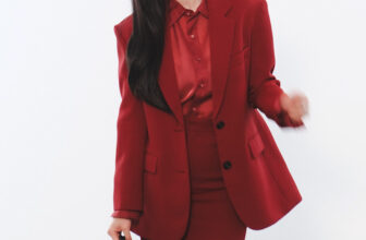 [🆕🇻🇳] IDUNN  Thiết kế & Thời trang 👕 Top1Fashion 👗  Trong sắc 𝐃𝐞𝐞𝐩 𝐑𝐞𝐝 – gam màu trending của mùa thu đông này, Á hậu Bùi Phương Nga lựa chọn bộ blazer kết hợp chân váy và sơ mi của Idunn.Một thiết kế mang , shares-2✔️ , likes-35❤️️ , date-2025-09-25 17:10:02🇻🇳🇻🇳🇻🇳📰🆕