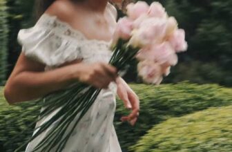 [🆕🇻🇳] The Country Boutiques 👕 Top1Fashion 👗  • LOOK 1 – 𝐒𝐢𝐦𝐨𝐧 𝐅𝐥𝐨𝐫𝐚𝐥𝐬 𝐍𝐢𝐠𝐡𝐭 𝐃𝐫𝐞𝐬𝐬 Part of the 𝐖𝐇𝐈𝐒𝐏𝐄𝐑𝐒 𝐎𝐅 𝐘𝐎𝐔𝐑𝐓𝐇 collection 2025• A square-neck, puff-sleeve night dress, woven in pastel floral silk, , shares-0✔️ , likes-2❤️️ , date-2025-09-26 02:37:46🇻🇳🇻🇳🇻🇳📰🆕