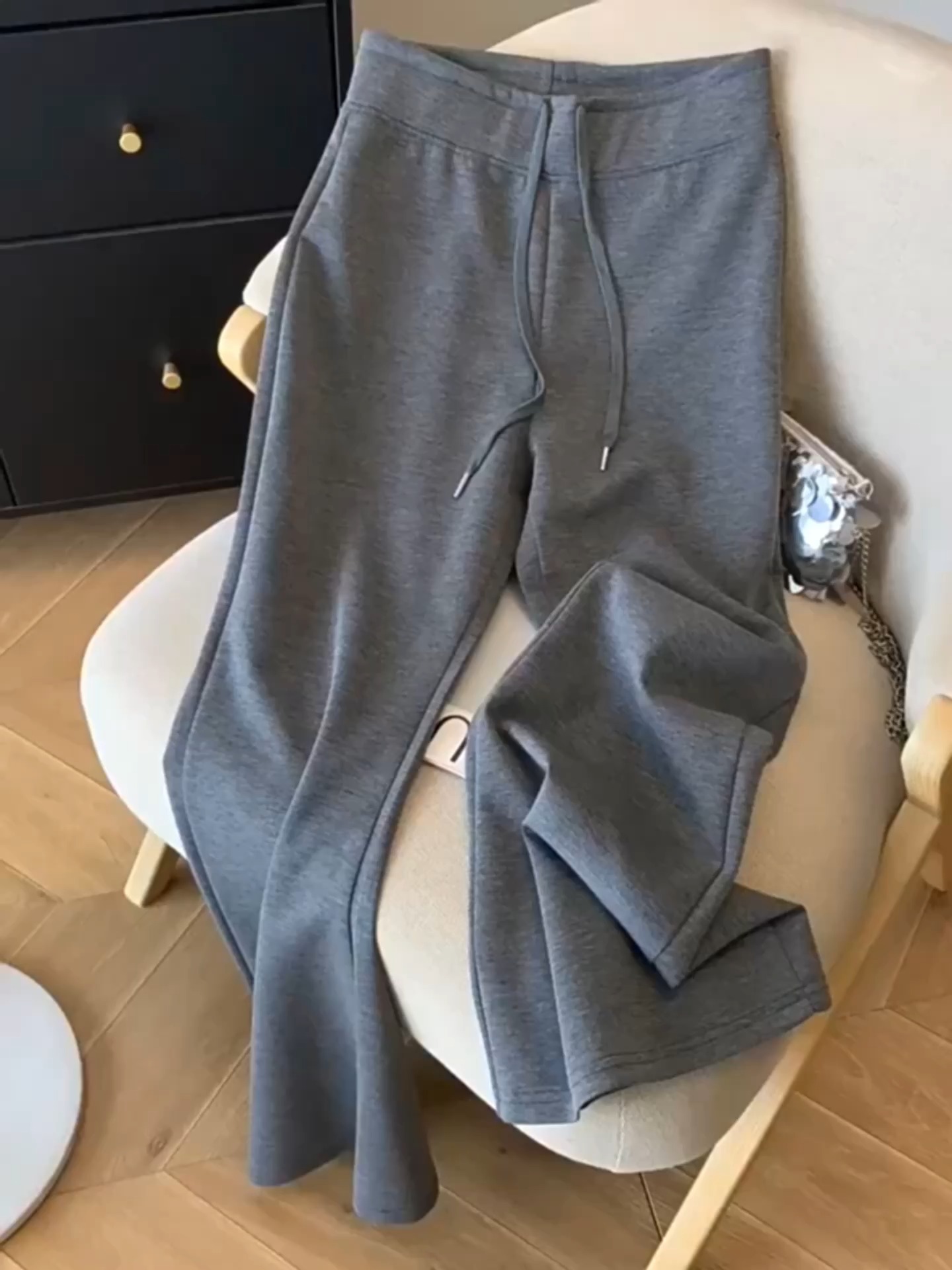 [🆕🇻🇳] Tuni.Studio – Đầm Suông Tuni Boutique 👕 Top1Fashion 👗  Màu xinhh thì thui nhíe lun ce  Đỏ đô tone da kinh khủm, quá là xsacc lunn ạN988
————————
𝒃𝒚 𝑻𝒖𝒏𝒊.𝑺𝒕𝒖𝒅𝒊𝒐                                 , shares-0✔️ , likes-4❤️️ , date-2025-09-24 10:05:01🇻🇳🇻🇳🇻🇳📰🆕