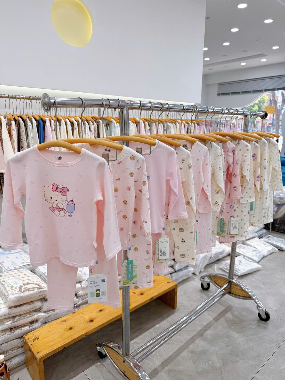 [🆕🇻🇳] KB Fashion – Choose to shine  [🆕Top1Vietnam🇻🇳] 👕 Top1Fashion 👗  𝐖𝐄𝐄𝐊𝐄𝐍𝐃 𝐂𝐇𝐈𝐂 | ĐẦM MAXI THANH LỊCH – CÙNG QUÝ CÔ DẠO PHỐ CUỐI TUẦN 

Một thiết kế ngọt ngào, sang trọng nhưng vẫn cực kỳ ứng dụng, “must-have” cho những bu , shares-1✔️ , likes-14❤️️ , date-2025-09-27 16:00:00🇻🇳🇻🇳🇻🇳📰🆕