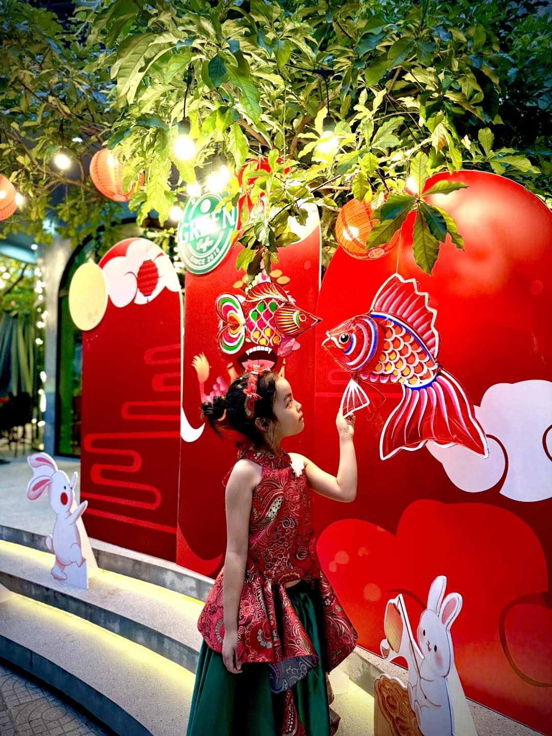 [🆕🇻🇳] OnmeLocal – 𝐒𝐨𝐦𝐞𝐭𝐡𝐢𝐧𝐠 𝐀𝐛𝐨𝐮𝐭 𝐋𝐢𝐧𝐞𝐧 𝐁𝐲 𝐎𝐍𝐌𝐄 – 𝐃𝐞𝐬𝐢𝐠𝐧 𝐈𝐧 𝐁𝐢𝐧𝐡 𝐃𝐮𝐨𝐧𝐠,𝐕𝐢𝐞𝐭𝐧𝐚𝐦 👕 Top1Fashion 👗  Váy Thảo NguyênTrong khung cảnh tường hoa thơ mộng, chiếc váy hiện lên như một bản giao hòa giữa nét đẹp cổ điển và hơi thở hiện đại, tôn dáng mà vẫn dịu , shares-4✔️ , likes-21❤️️ , date-2025-09-25 18:57:30🇻🇳🇻🇳🇻🇳📰🆕