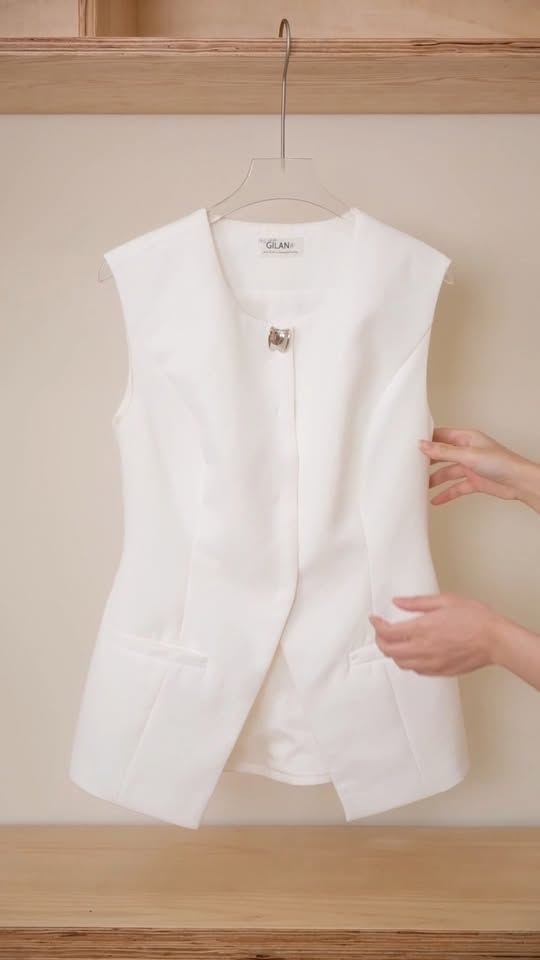 [🆕🇻🇳] GILAN Fashion 👕 Top1Fashion 👗  Áo gile trắng – item “must-have” cho nàng công sở. Dễ phối, thanh lịch mà vẫn hiện đại. #GILANfashion , shares-0✔️ , likes-4❤️️ , date-2025-09-30 01:09:20🇻🇳🇻🇳🇻🇳📰🆕