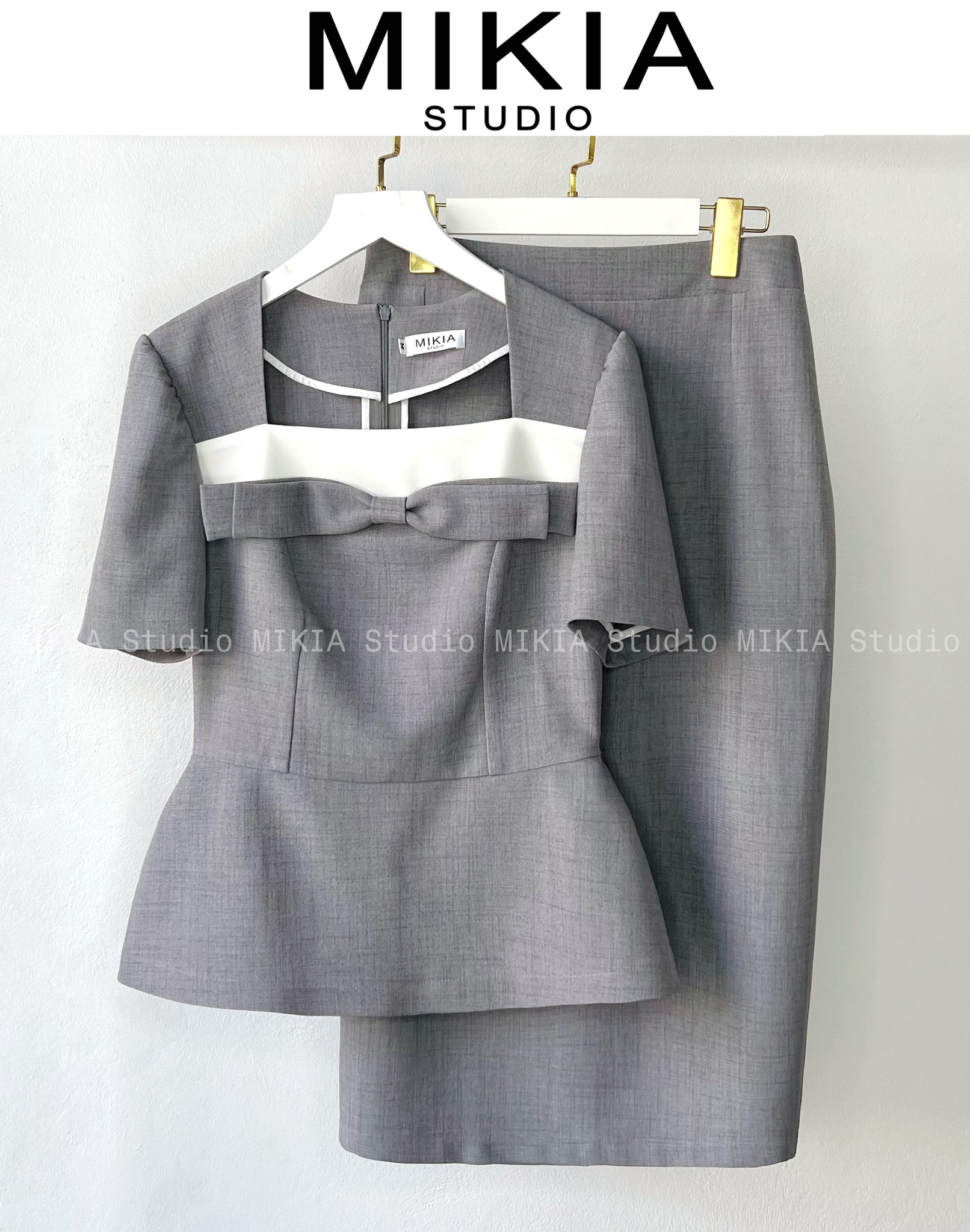 [🆕🇻🇳] Mikiam Studio 👕 Top1Fashion 👗  HOT HOT!!!
Set công sở ghi tinh giản, hiện đại cùng tính ứng dung cao song hành…đó là điều khiến tổng thể outfit này đang cực hot tại MIKIA những ngày qu , shares-1✔️ , likes-3❤️️ , date-2025-09-26 23:25:39🇻🇳🇻🇳🇻🇳📰🆕