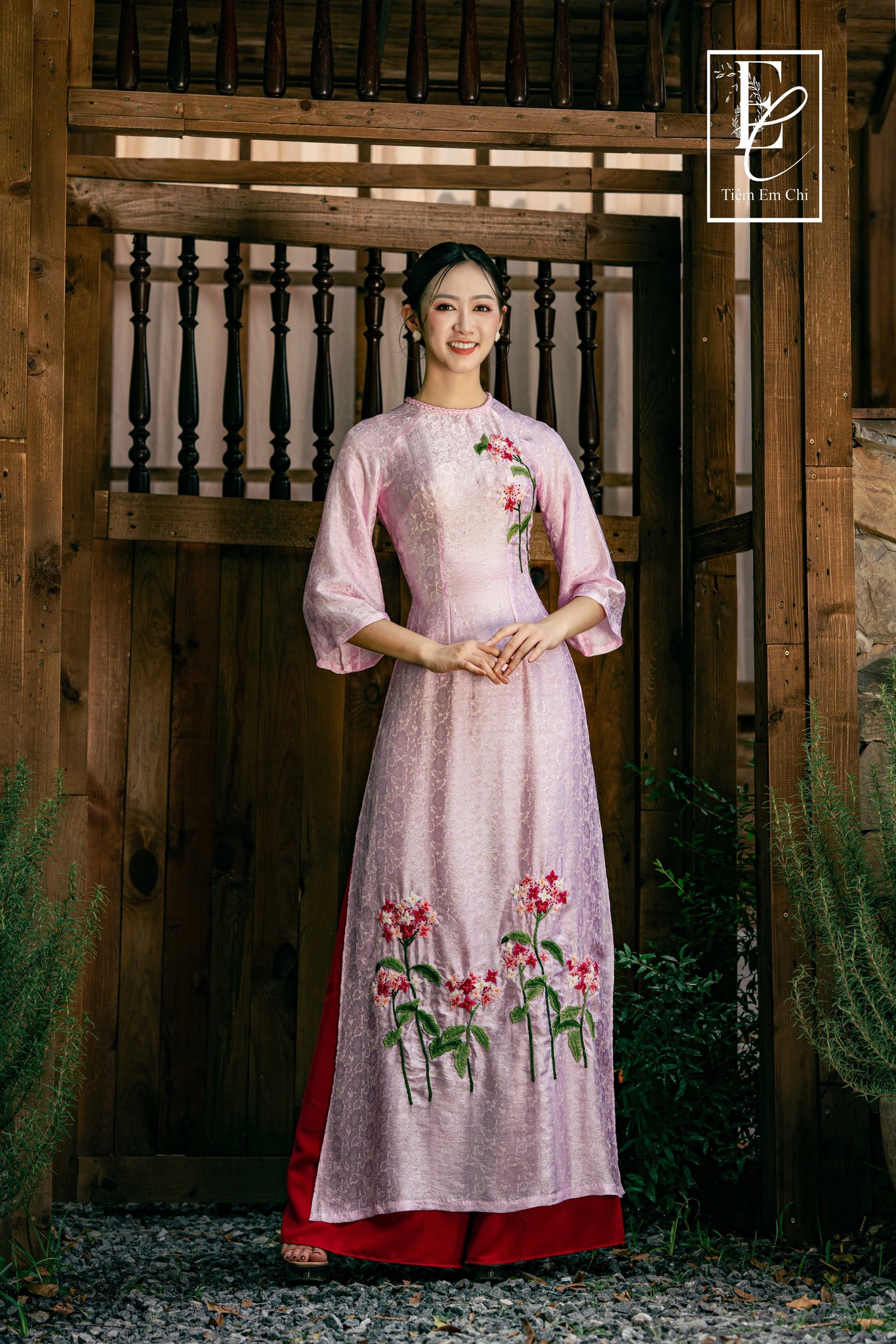 [🆕🇻🇳] Linen by Chi – Tiệm thiết kế may đo  👕 Top1Fashion 👗  “Mỗi ngày tôi chọn một niềm vui
Chọn những bông hoa và những nụ cười
Tôi nhặt gió trời mời em giữ lấy
Để mắt em cười tựa lá bay…”
— Trịnh Công Sơn
, shares-0✔️ , likes-1❤️️ , date-2025-10-12 03:00:30🇻🇳🇻🇳🇻🇳📰🆕