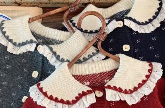 [🆕🇻🇳]  Cơm Tấm – Chuyên các sản phẩm cho bé 🧑‍🧒❤️️👶⭐️ Áo cadigan len em về hàng rồi ạ. Có size cho bé từ 7kg lun các mẹ ơi
Size: 80-130 ~ 7-24kg
Chất liệu: len
Màu sắc: đỏ, ghi
Giá: 200k
, shares-1✔️ , likes-3❤️️ , date-2025-09-29 17:34:33🇻🇳🇻🇳🇻🇳📰🆕