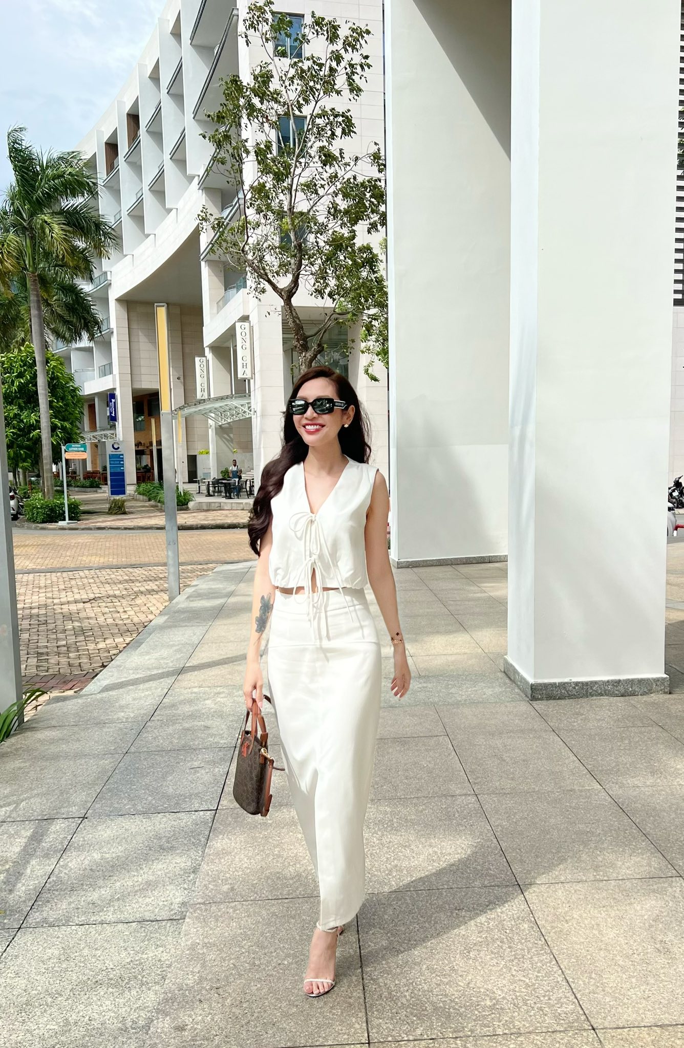 [🆕🇻🇳] ORA VNXK – Chuyên Sỉ & Lẻ Quần Áo Xuất Khẩu 👕 Top1Fashion 👗  Chắc bạn mẫu cao nên mặc lên ngắn
Chớ Thy mặc đâu có ngắn đâu tar
Sz S M L chất Linen
Rất là xịn luôn
, shares-0✔️ , likes-0❤️️ , date-2025-09-30 02:30:37🇻🇳🇻🇳🇻🇳📰🆕