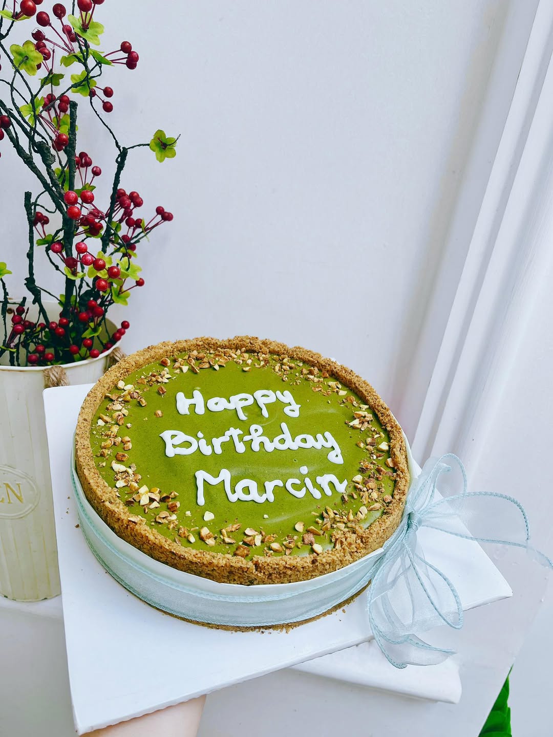 [🆕🇻🇳] Nha Nha Bakery – Tiệm bánh và Trà sữa 🍔 Top1Food  🍜 Bánh tiệm làm, sốt hạt dẻ cười với hạt dẻ cười tiệm bán 
Cánh tay lực điền  bởi vì cái bánh cũng 2 ký mấy chứ không nhẹ chút nào 
Khách hỏi cheesecake làm  , shares-0✔️ , likes-5❤️️ , date-2025-10-03 20:25:36🇻🇳🇻🇳🇻🇳📰🆕