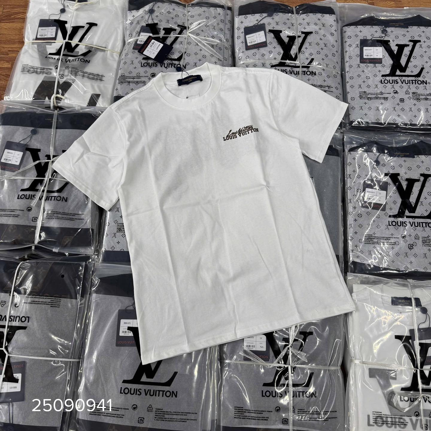 [🆕🇻🇳] Ares Store Cửa hàng quần áo nam 👕 Top1Fashion 👗  𝗔́𝗼 𝘁𝗵𝘂𝗻 𝗟𝗩 𝘁𝗮𝘆 𝗻𝗴𝗮̆́𝗻
Áo thun nam tay ngắn luôn là “ best seller ” của các chàng trai vùng nhiệt đới, khí hậu nóng ẩm quanh năm. Thoải mái, tinh giản và n , shares-0✔️ , likes-6❤️️ , date-2025-09-27 19:11:14🇻🇳🇻🇳🇻🇳📰🆕