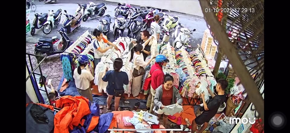 [🆕🇻🇳] Thương Ét Te – Chuyên Đồ Trẻ Em 👕 Top1Fashion 👗  ngay bây giờ đây ạ. trời tạnh ráo rồi cả nhà ơi.
qua em mua hàng sale 40% toàn bộ cửa hàng nhap , shares-0✔️ , likes-0❤️️ , date-2025-10-02 00:30:05🇻🇳🇻🇳🇻🇳📰🆕