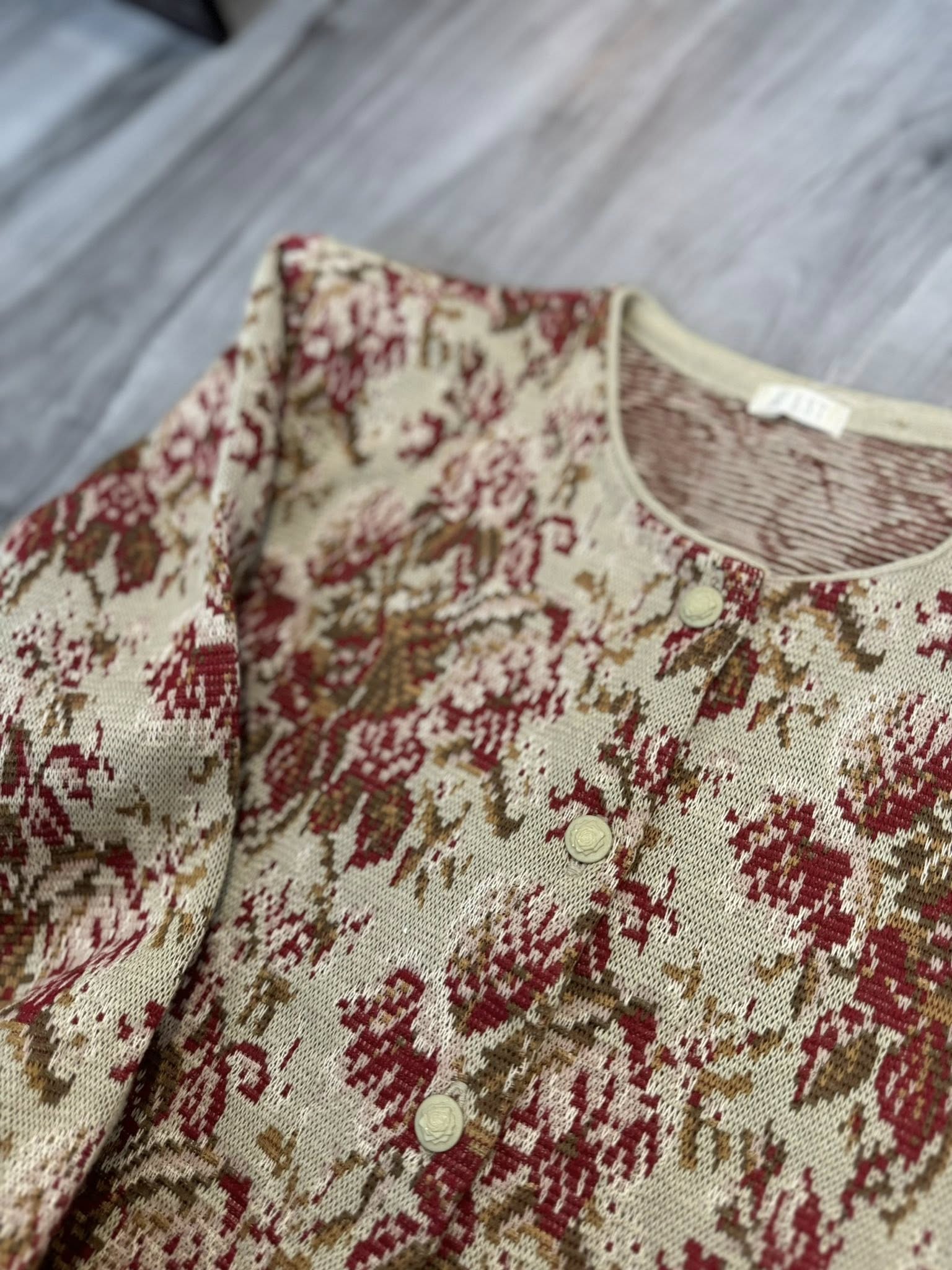 [🆕🇻🇳] 2hand PHAN 👕 Top1Fashion 👗  Sợi len cotton 100%
Ngực88cm, Dài50, Vai 38
Có lủng đai lót cổ, ko ảnh hưởng bên ngoài
180
, shares-0✔️ , likes-4❤️️ , date-2025-10-06 17:33:12🇻🇳🇻🇳🇻🇳📰🆕