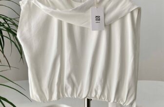 [🆕🇻🇳] Kami Clothing 👕 Top1Fashion 👗  Một chút lạ sẽ làm outfit nàng thêm cuốn hút!
Áo trắng choàng vai thiết kế độc đáo, dáng ngắn bo eo nhẹ. Chất vải tơ mềm mịn, lên form cực sang.
Mix cùng q , shares-0✔️ , likes-3❤️️ , date-2025-10-02 15:32:53🇻🇳🇻🇳🇻🇳📰🆕