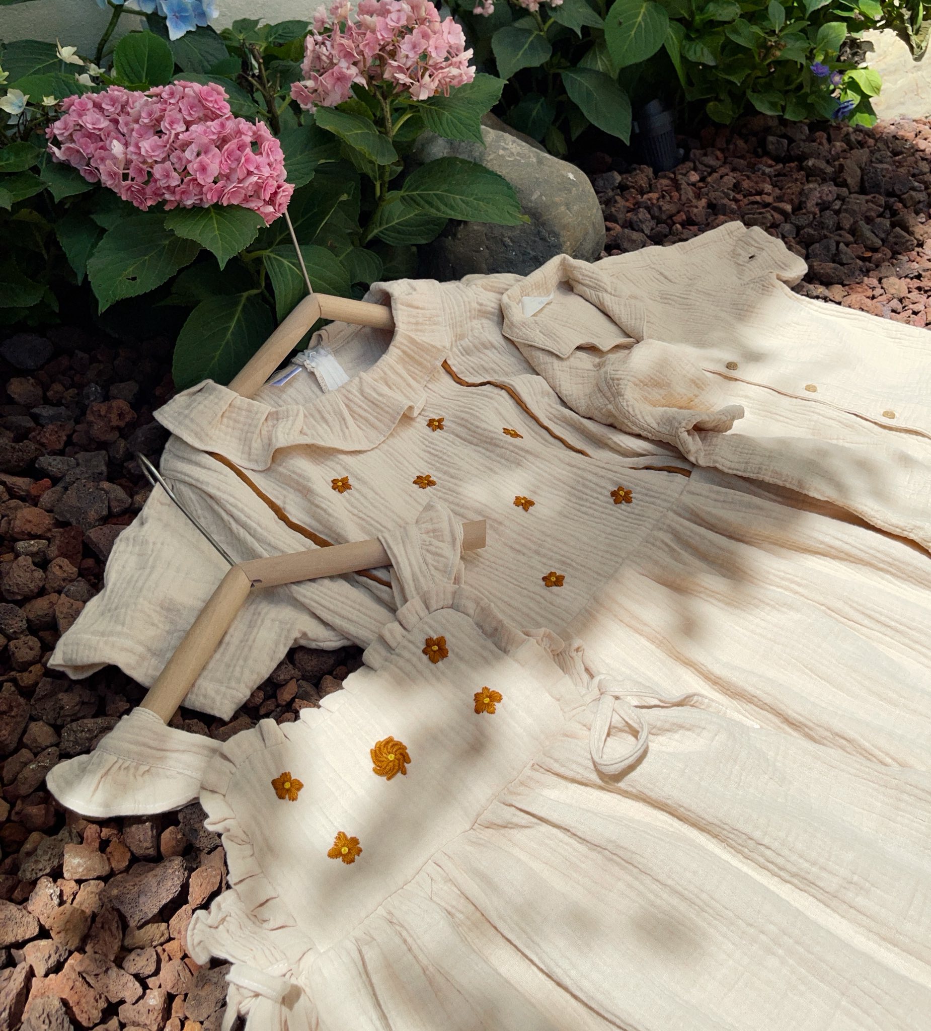 [🆕🇻🇳] Bandage Shop – The difference between style and fashion is quality 👕 Top1Fashion 👗  Một dấu ấn sang trọng đầy cuốn hút, nàng rạng ngời trong ngày quan trong nhất của minh.Thank you for choosing 𝐁𝐚𝐧𝐝𝐚𝐠𝐞!
________________
BANDAGE
Availabl , shares-0✔️ , likes-5❤️️ , date-2025-10-04 17:28:32🇻🇳🇻🇳🇻🇳📰🆕