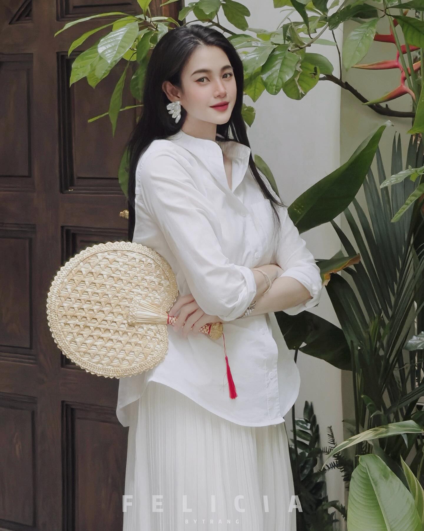 [🆕🇻🇳] Felicia  – Thiết kế & Thời trang 👕 Top1Fashion 👗  𝐓𝐡𝐞 𝐂𝐥𝐚𝐬𝐬𝐲 𝐂𝐨𝐦𝐛𝐨
Chiếc sơ mi Linen – chất vải đanh, thoáng nhẹ, giữ form chuẩn chỉnh. Kết hợp cùng chân váy dập ly dài mềm mại, uyển chuyển trong từng bướ , shares-1✔️ , likes-5❤️️ , date-2025-10-03 16:46:36🇻🇳🇻🇳🇻🇳📰🆕