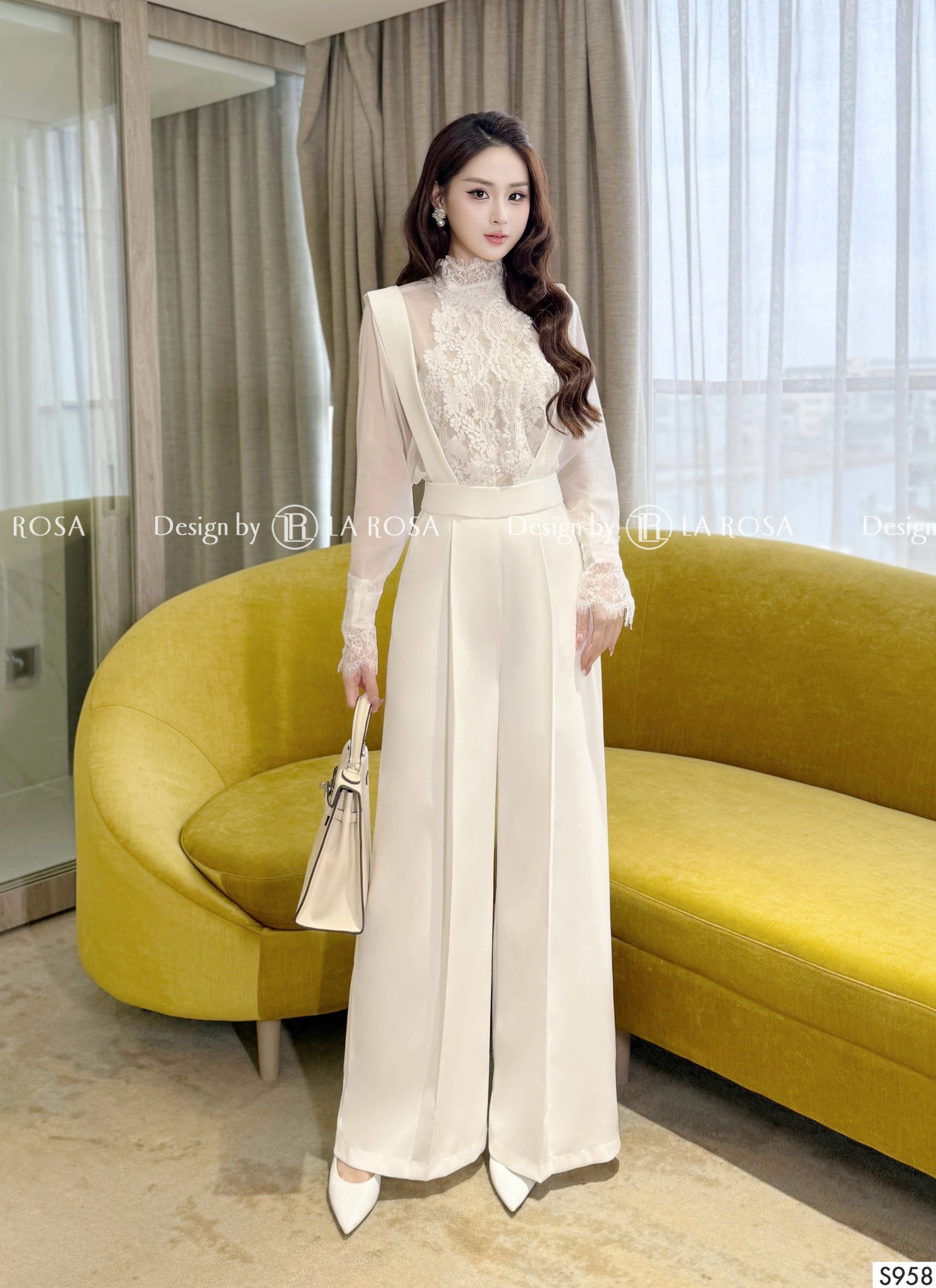 [🆕🇻🇳] La Rosa Store –  Thương hiệu thời trang dự tiệc, công sở chất lượng cao, giá tốt 👕 Top1Fashion 👗  Thanh lịch và đầy khí chất, set áo ren phối quần ống rộng mang đến diện mạo mới mẻ cho nàng công sở. Áo ren cổ cao tạo điểm nhấn tinh tế, kết hợp cùng quần , shares-7✔️ , likes-74❤️️ , date-2025-10-01 17:59:16🇻🇳🇻🇳🇻🇳📰🆕